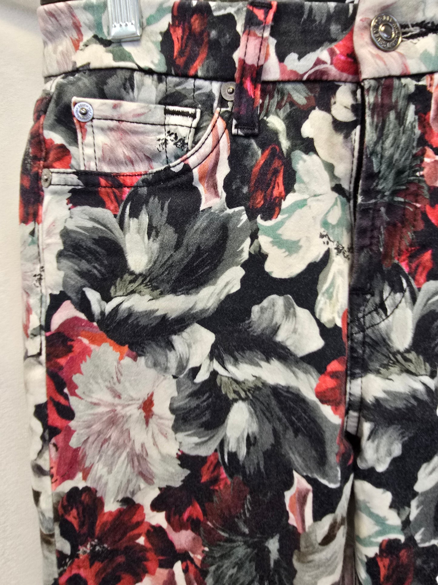 For all mankind floral pants size 28 image 3