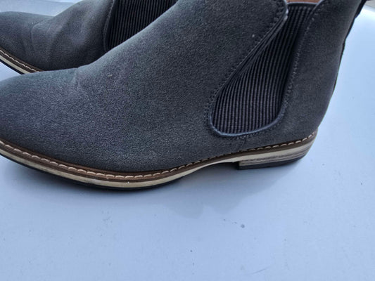 Men shoe size 7 image 1