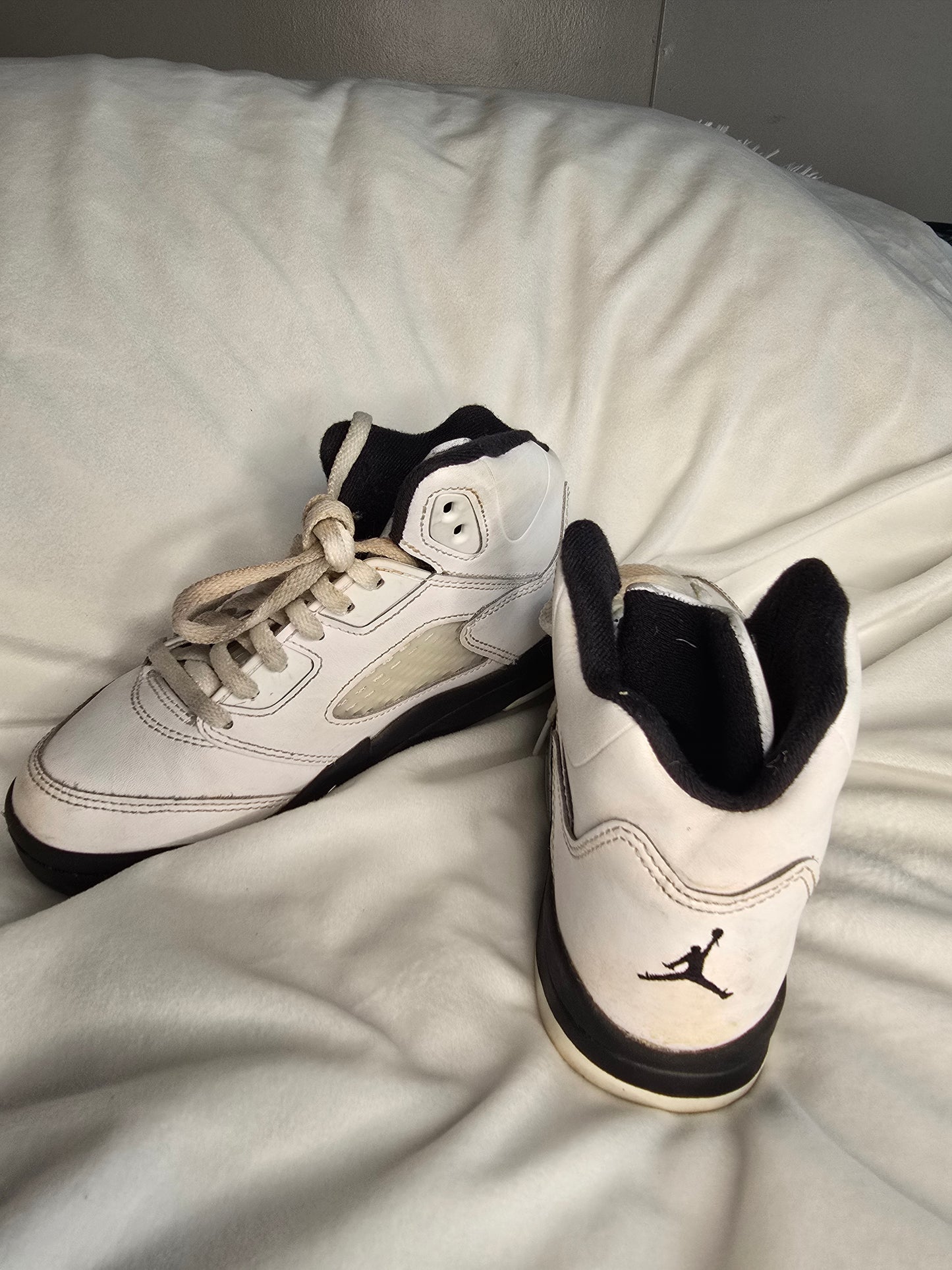 Jordan Youth White & Black Basketball Sneakers image 0