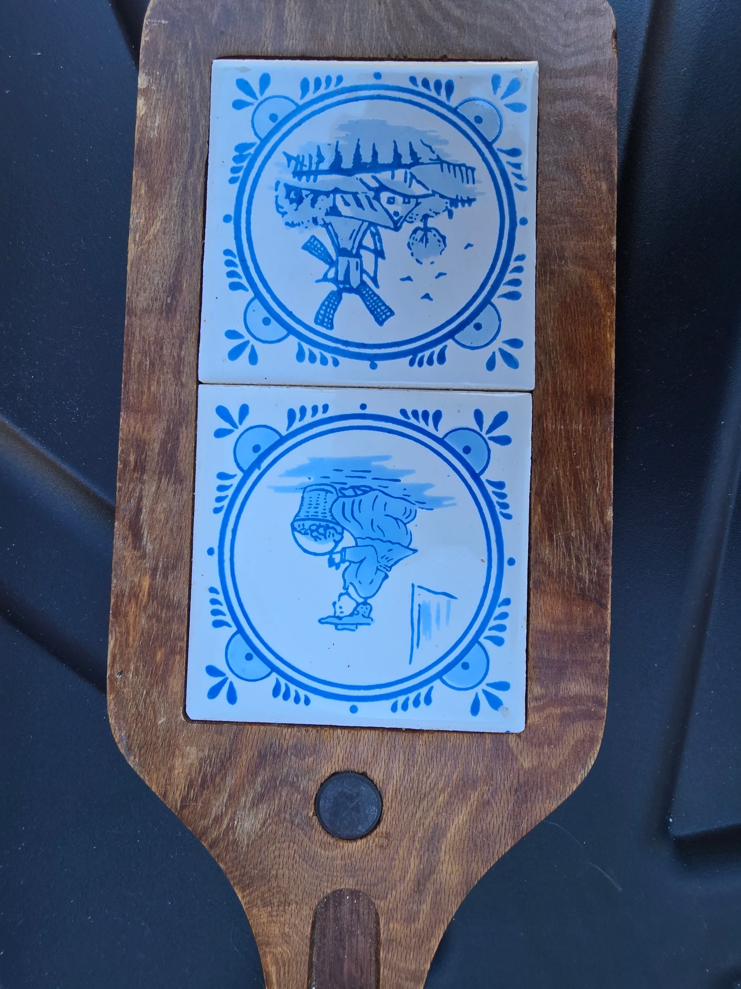 Delft Tile  & Wood Cheese Cutting Board Paddle Blue Holland Decor Vtg image 5