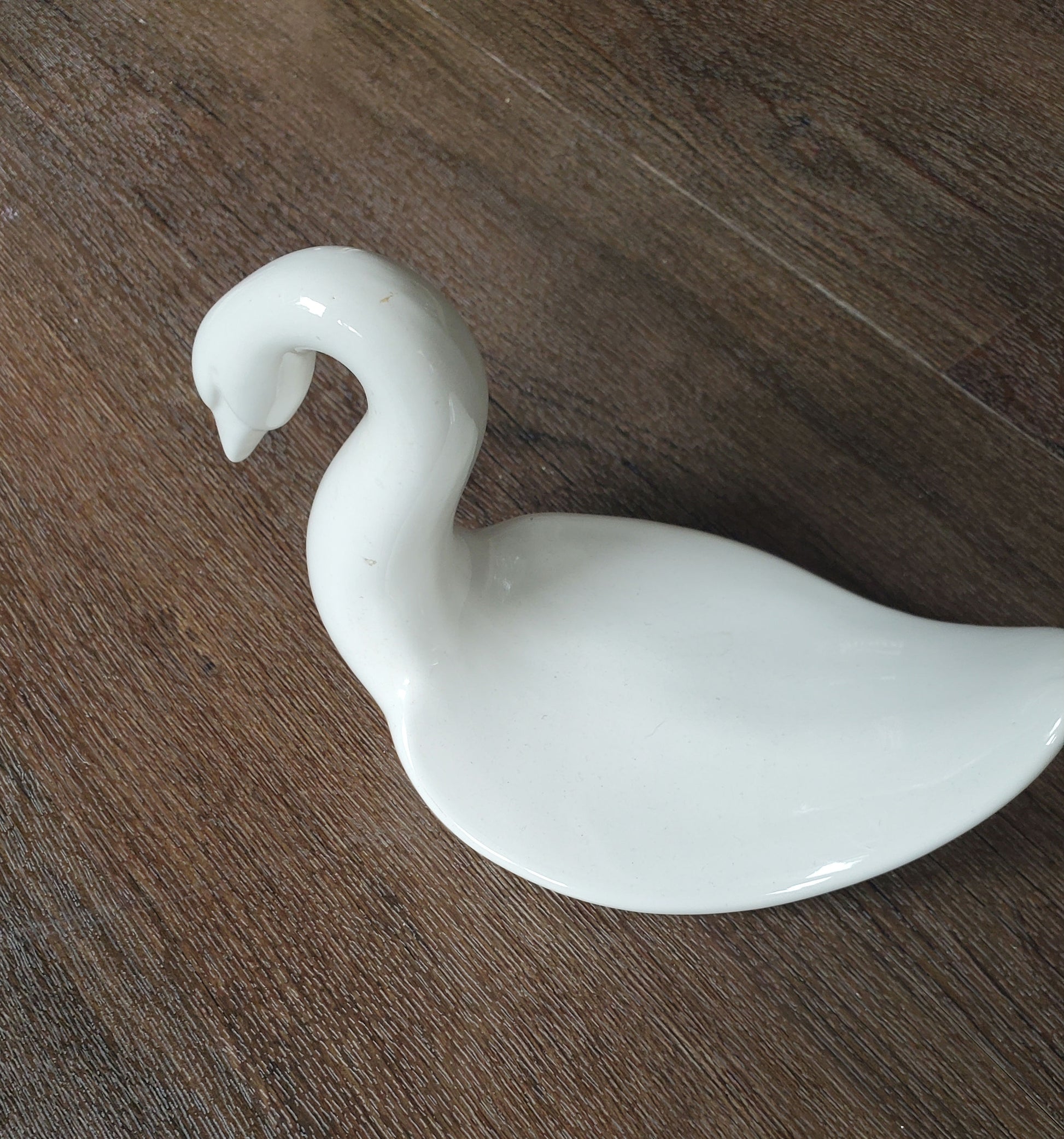 White swan decor image 0