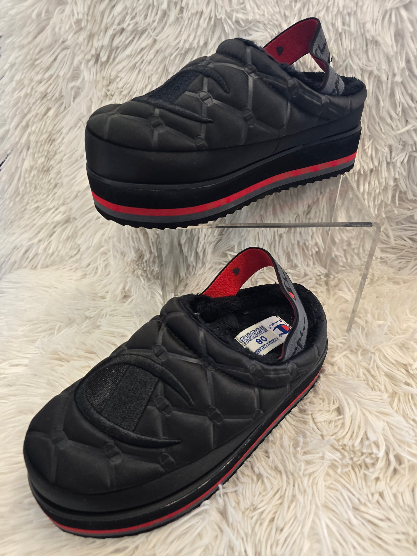 Champions soft slipper size 6 image 1