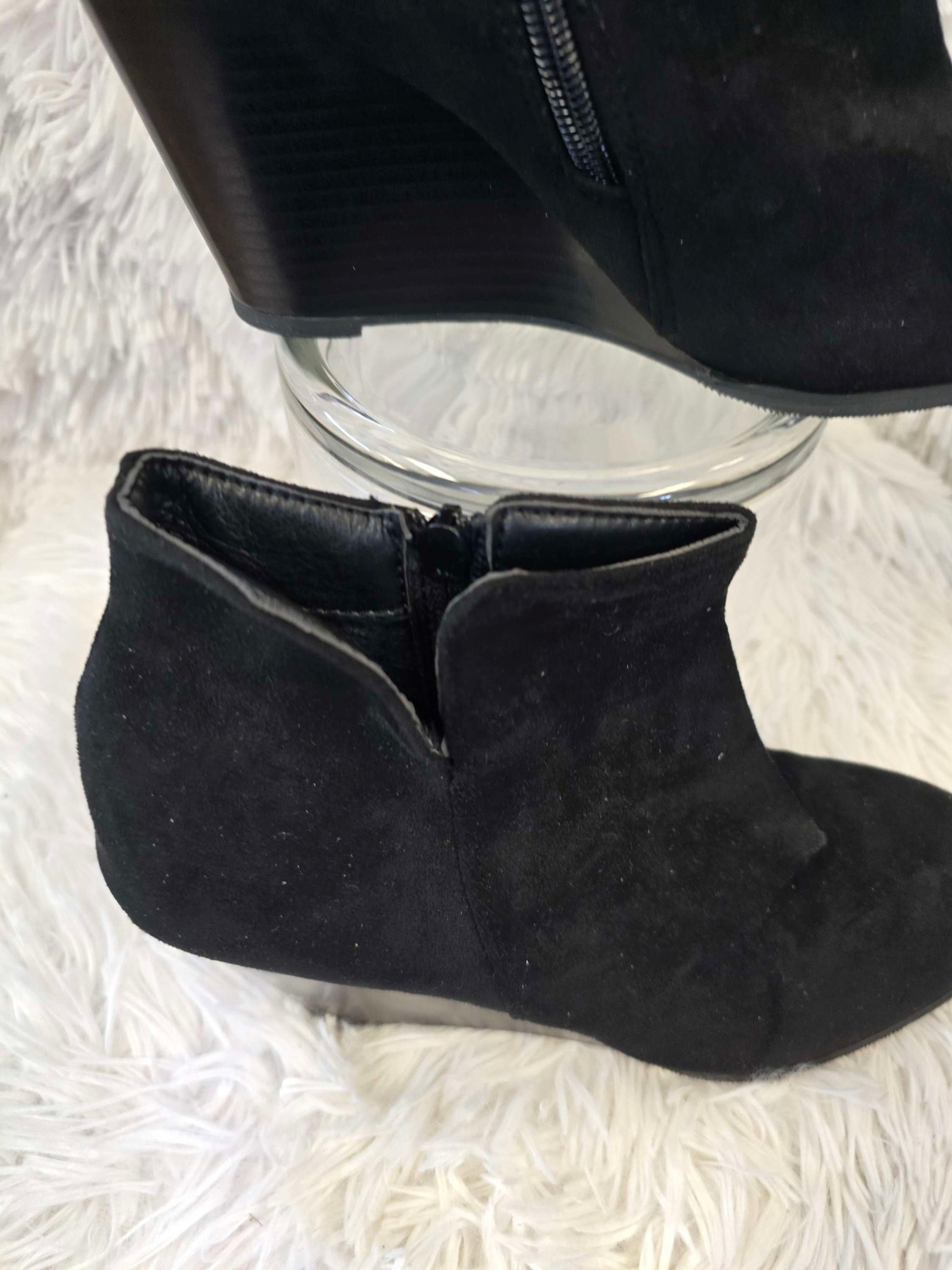 Black boots image 3