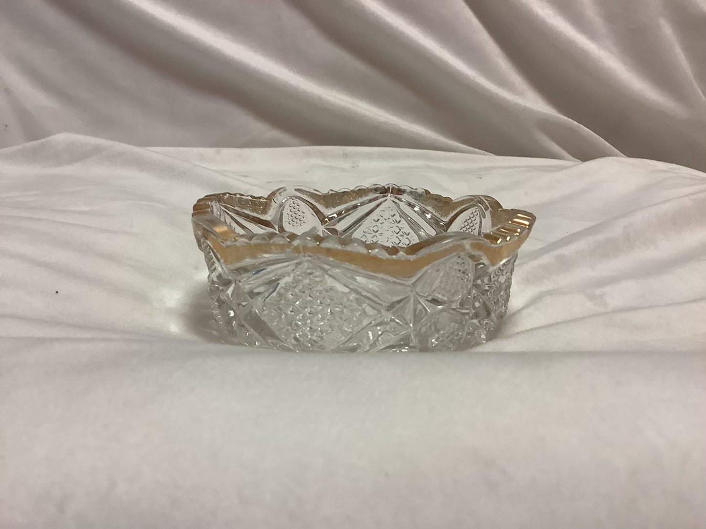 Diamond Pattern Clear Bowl with Gold Trim image 1