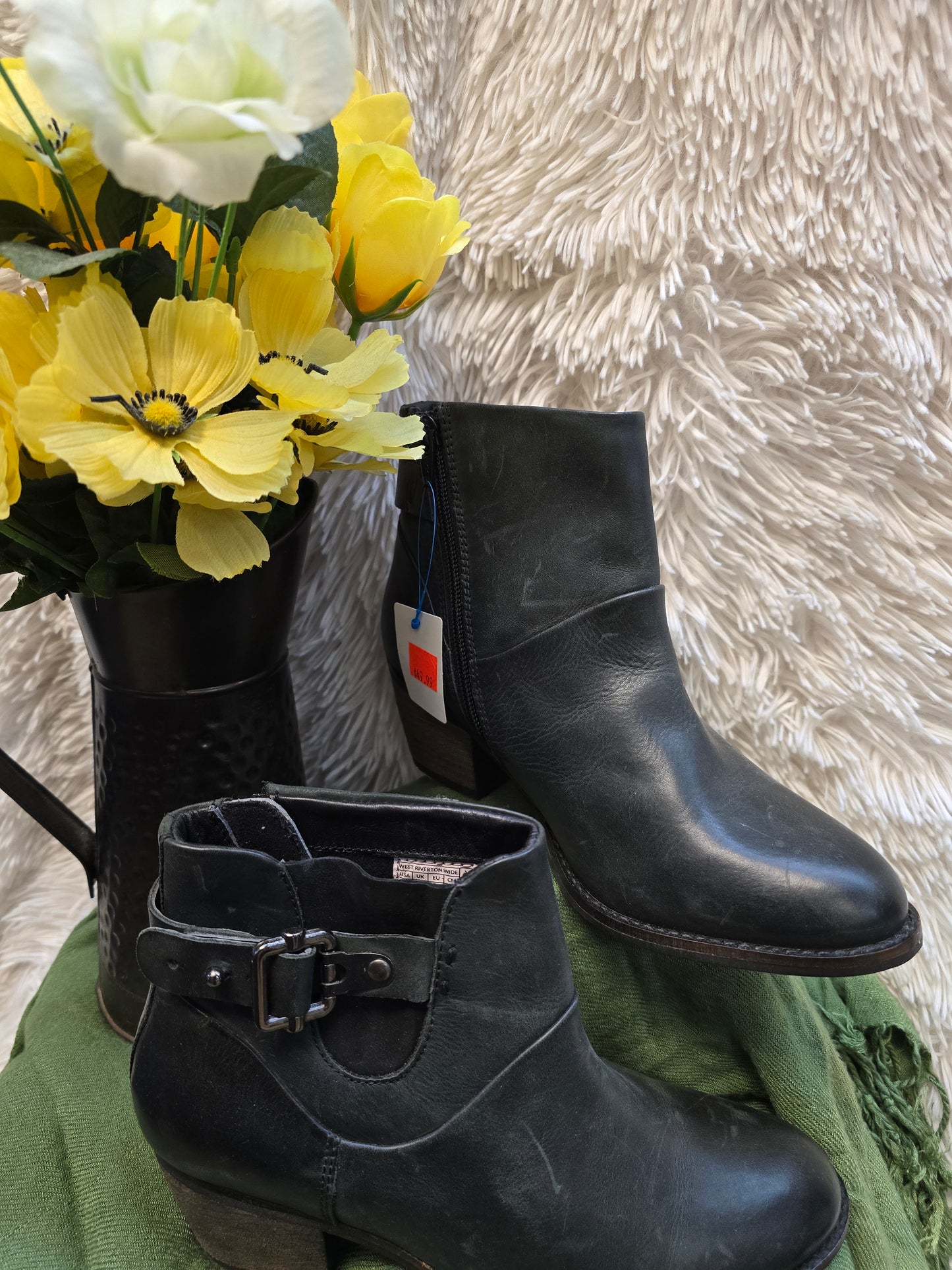 EARTH ANKLE BOOTS Women's 6 West Riverton Black Leather Booties size 7.5 image 5