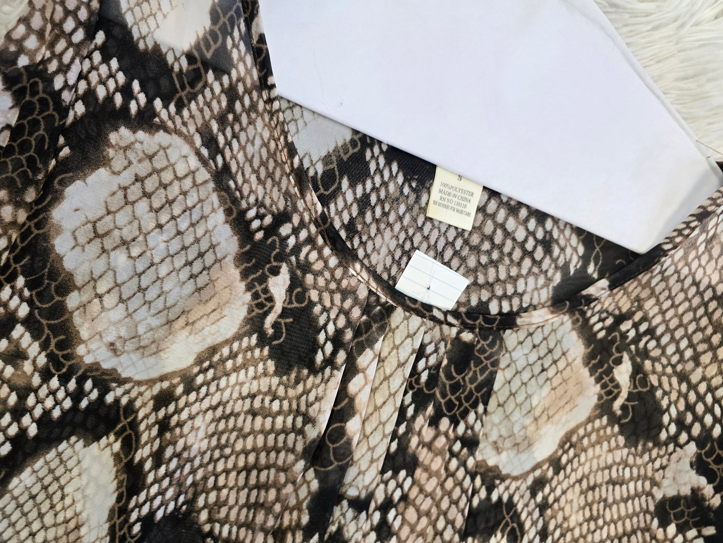 Snake print blouse/top size small image 3