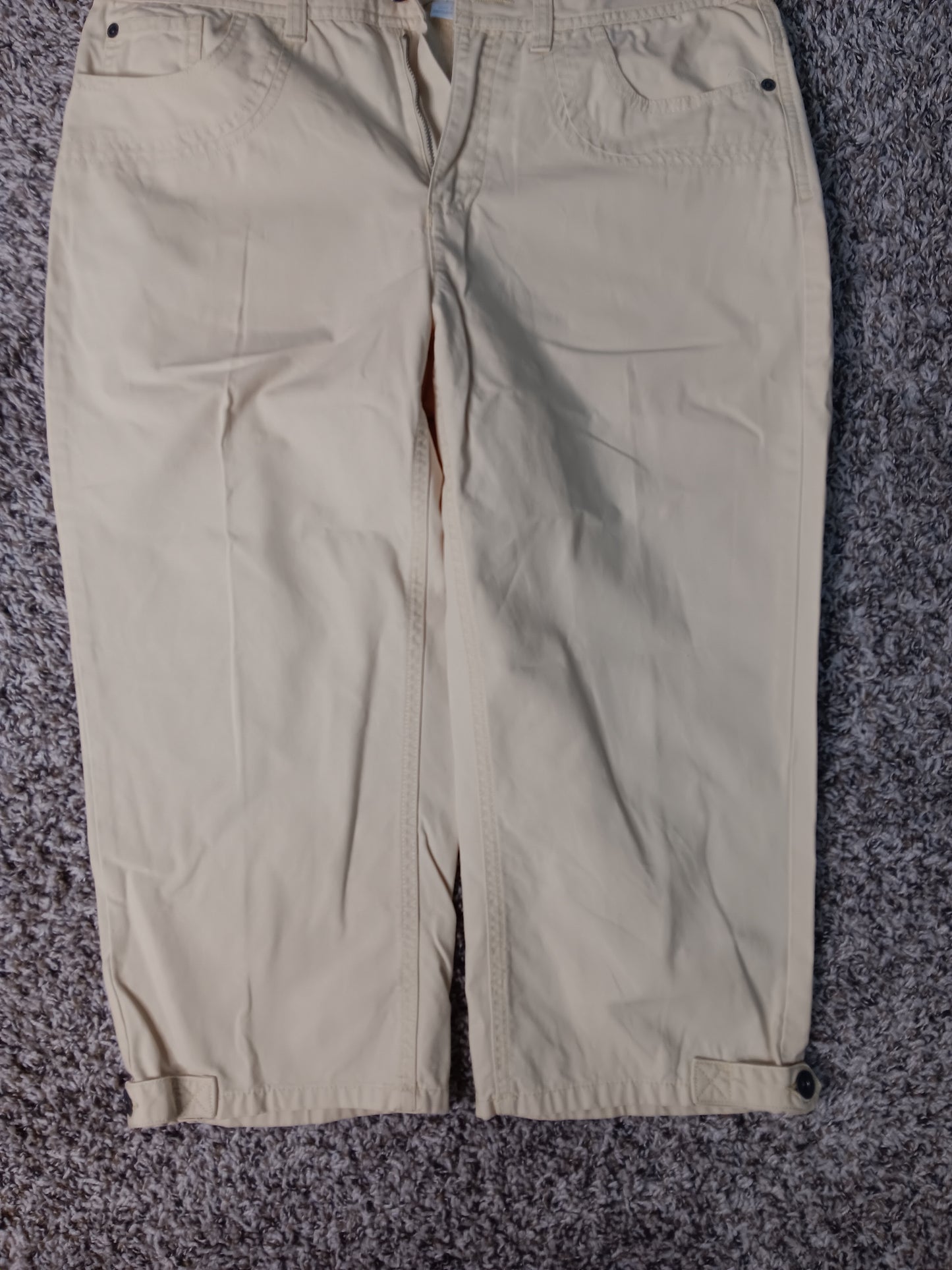 Light Yellow Capri Pants – Casual Cropped Comfort image 1