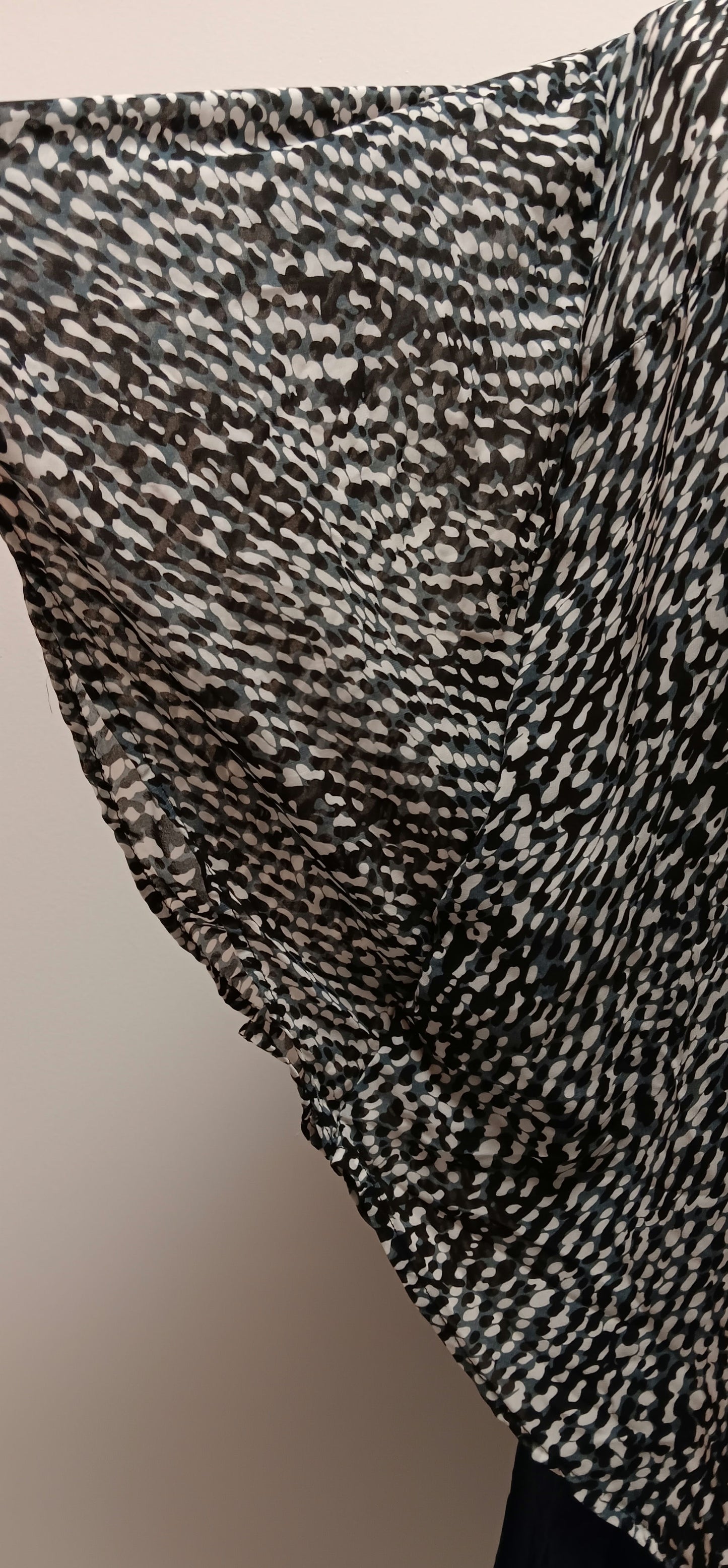 Black and white paraphrase blouse size XL image 6