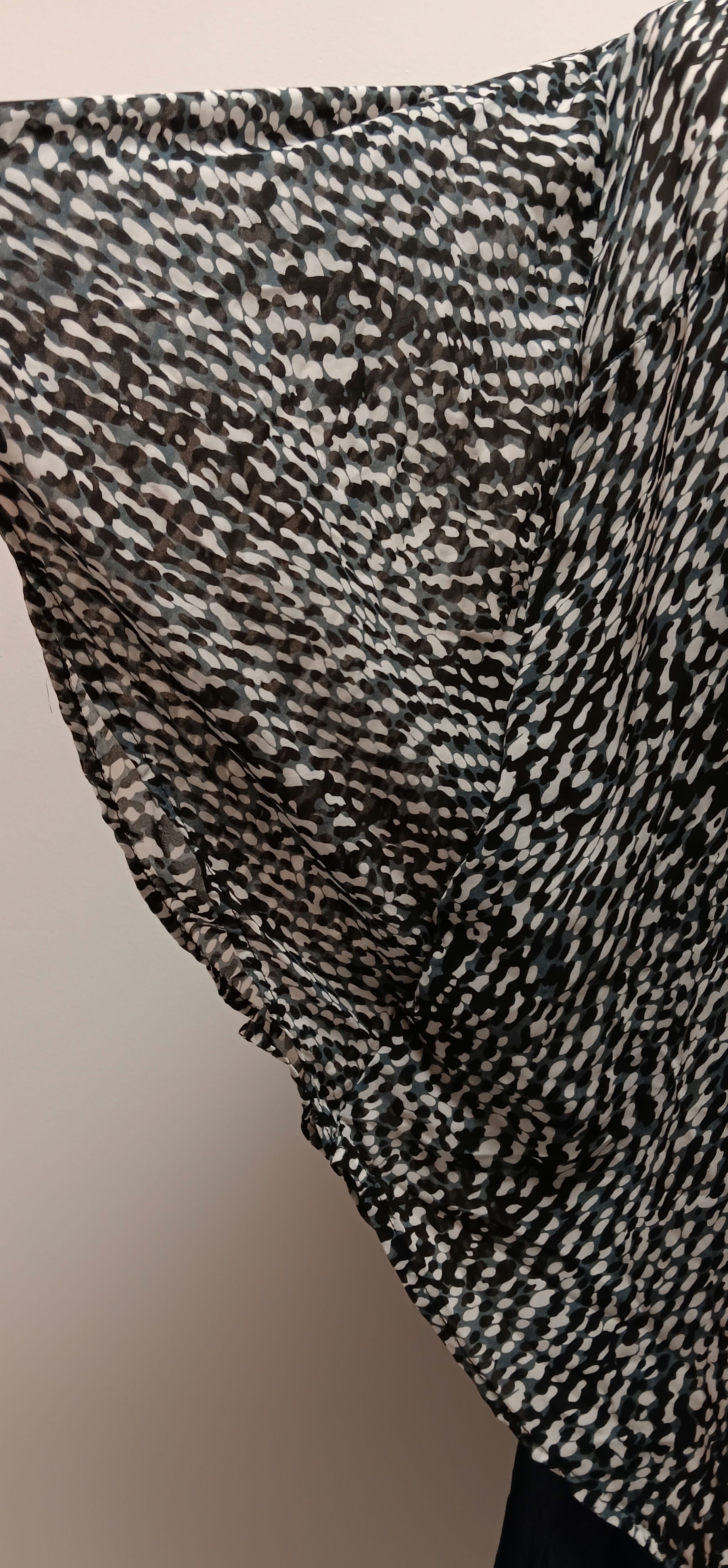 Black and white paraphrase blouse size XL image 6