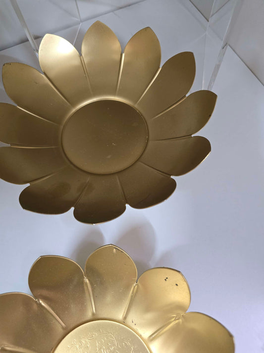 Set of 2 gold color decorative dishes image 0