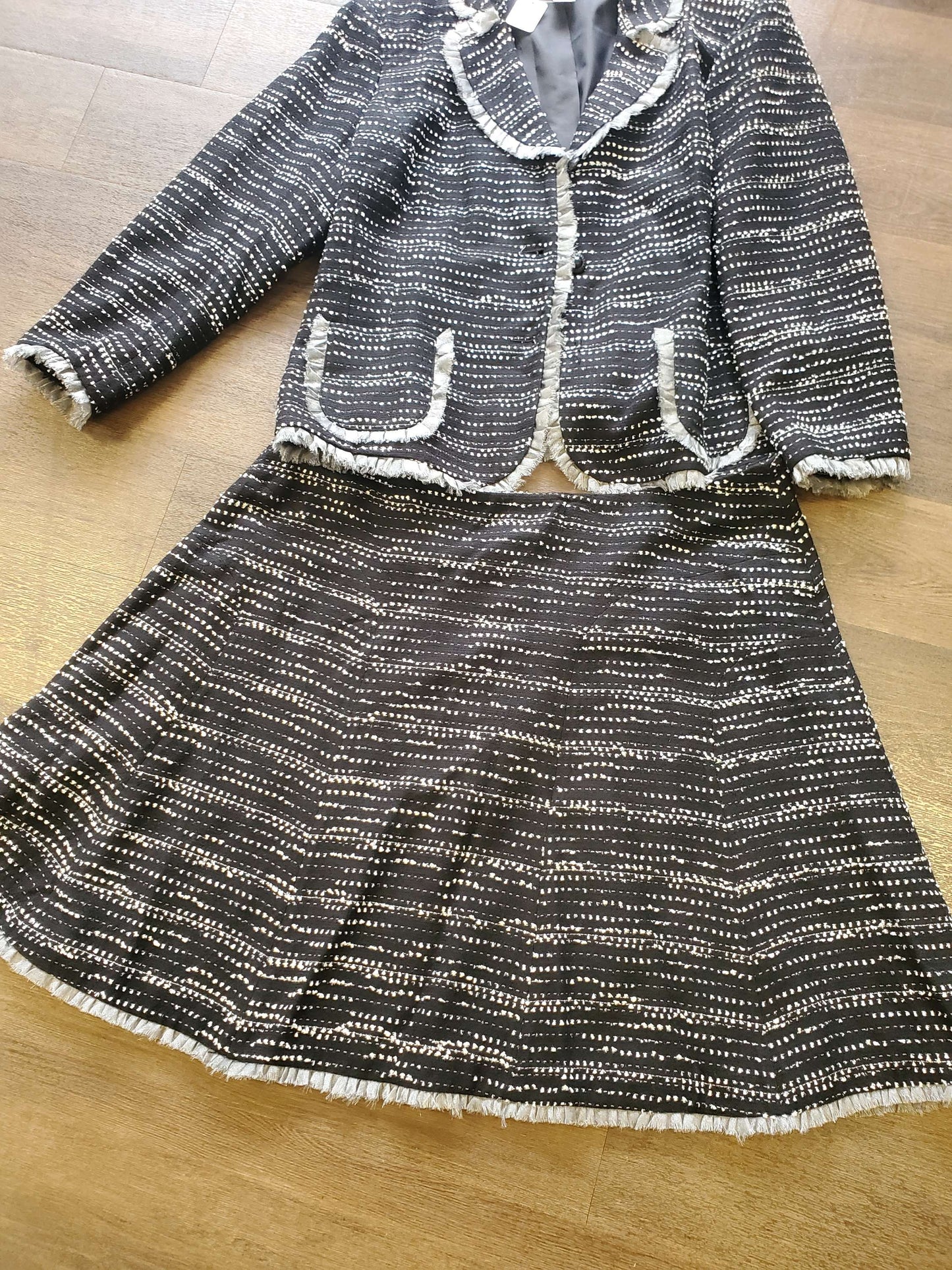 Style midnight velvet skirt suit size 24 image 0