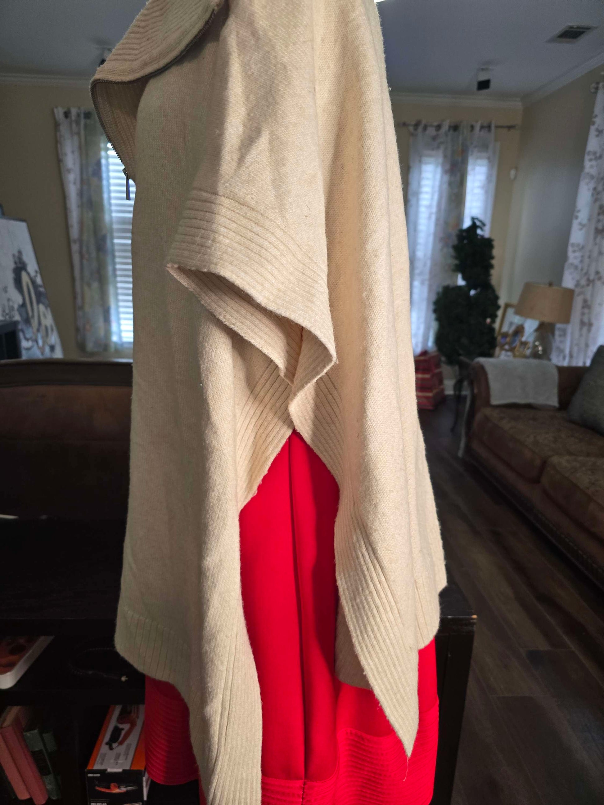 H/M ivory poncho image 7
