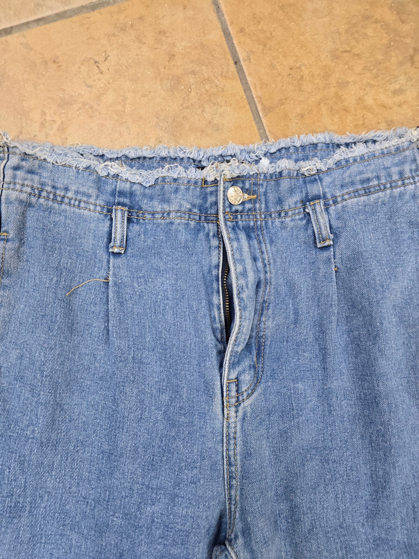 Woman boyfriend jeans/denim size 8 image 2