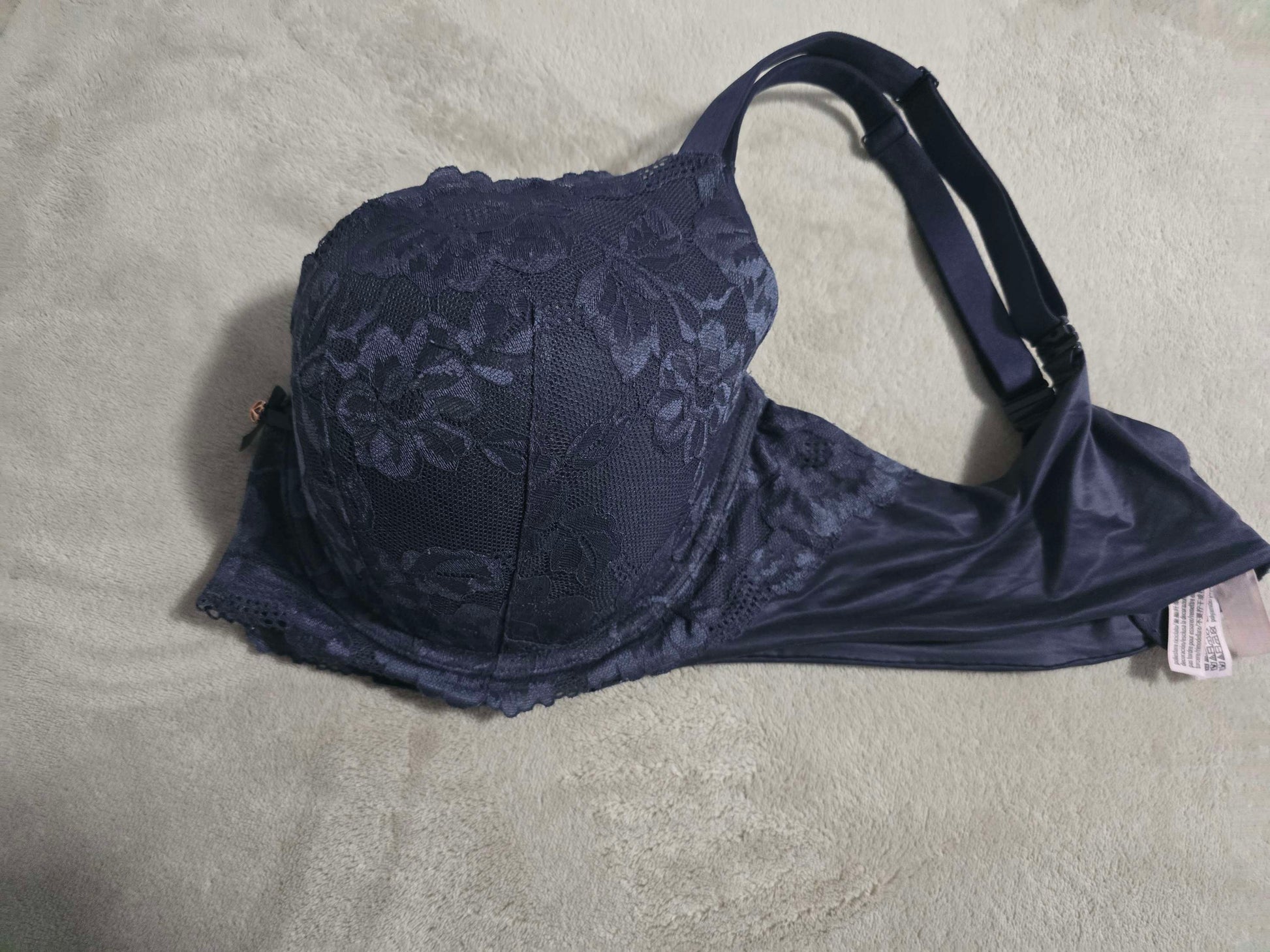 Victoria’s Secret Lace Underwire Bra – Navy Blue – Size 40DD image 2