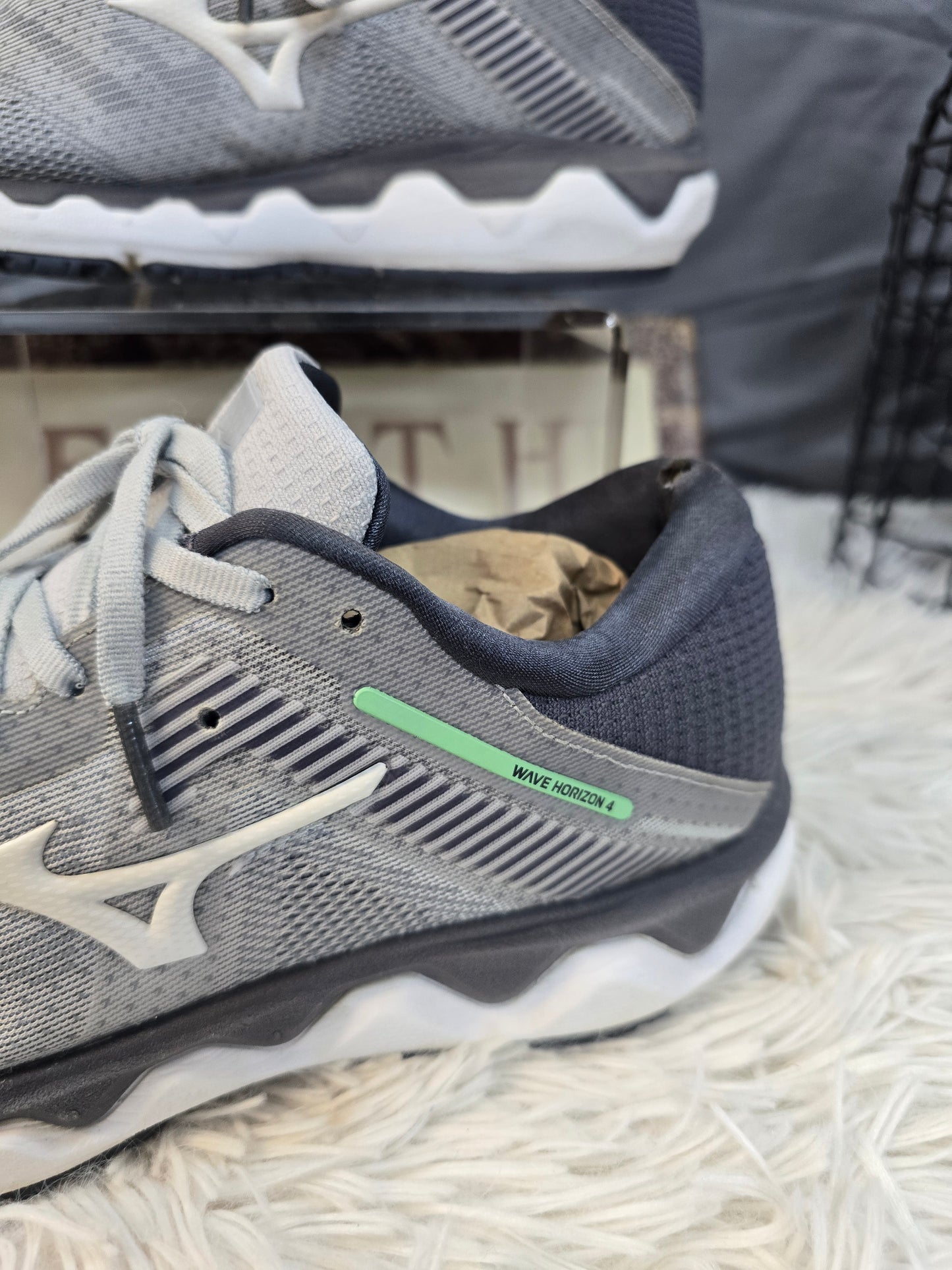 Mizuno women's wave horizon running shoe image 2