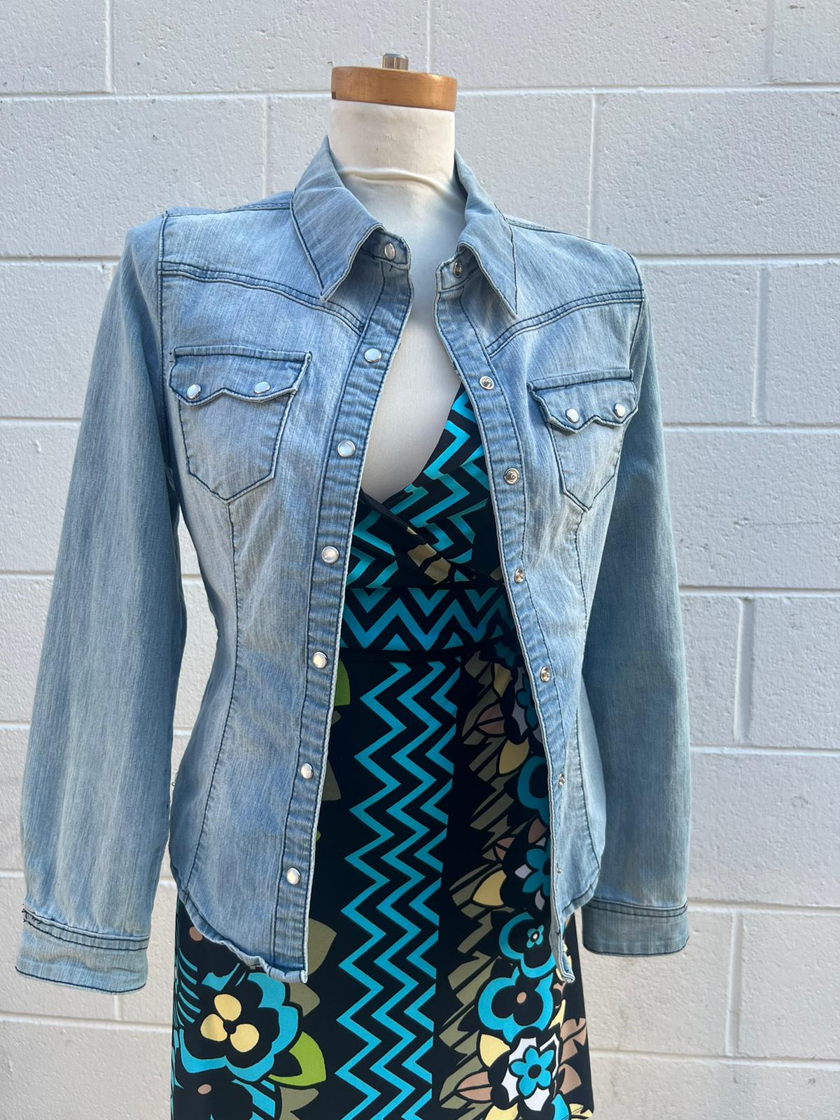 Jeans button front shirt Love culture M image 4