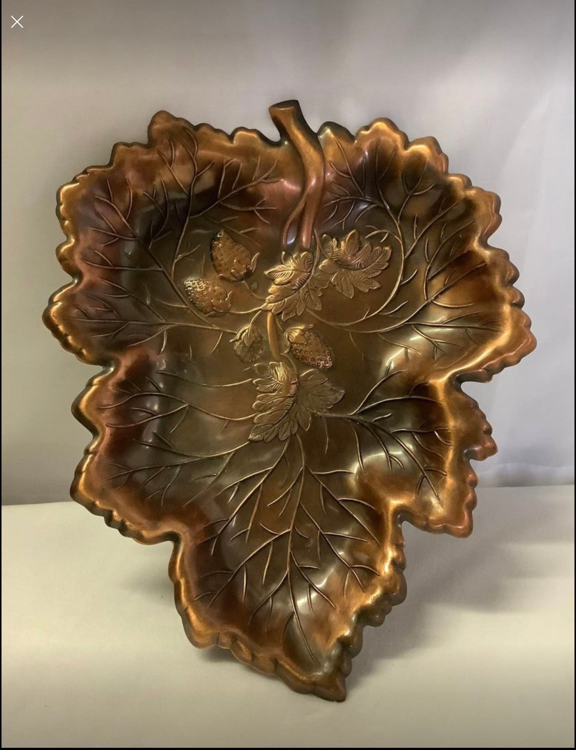 Copper serving dish decor image 0