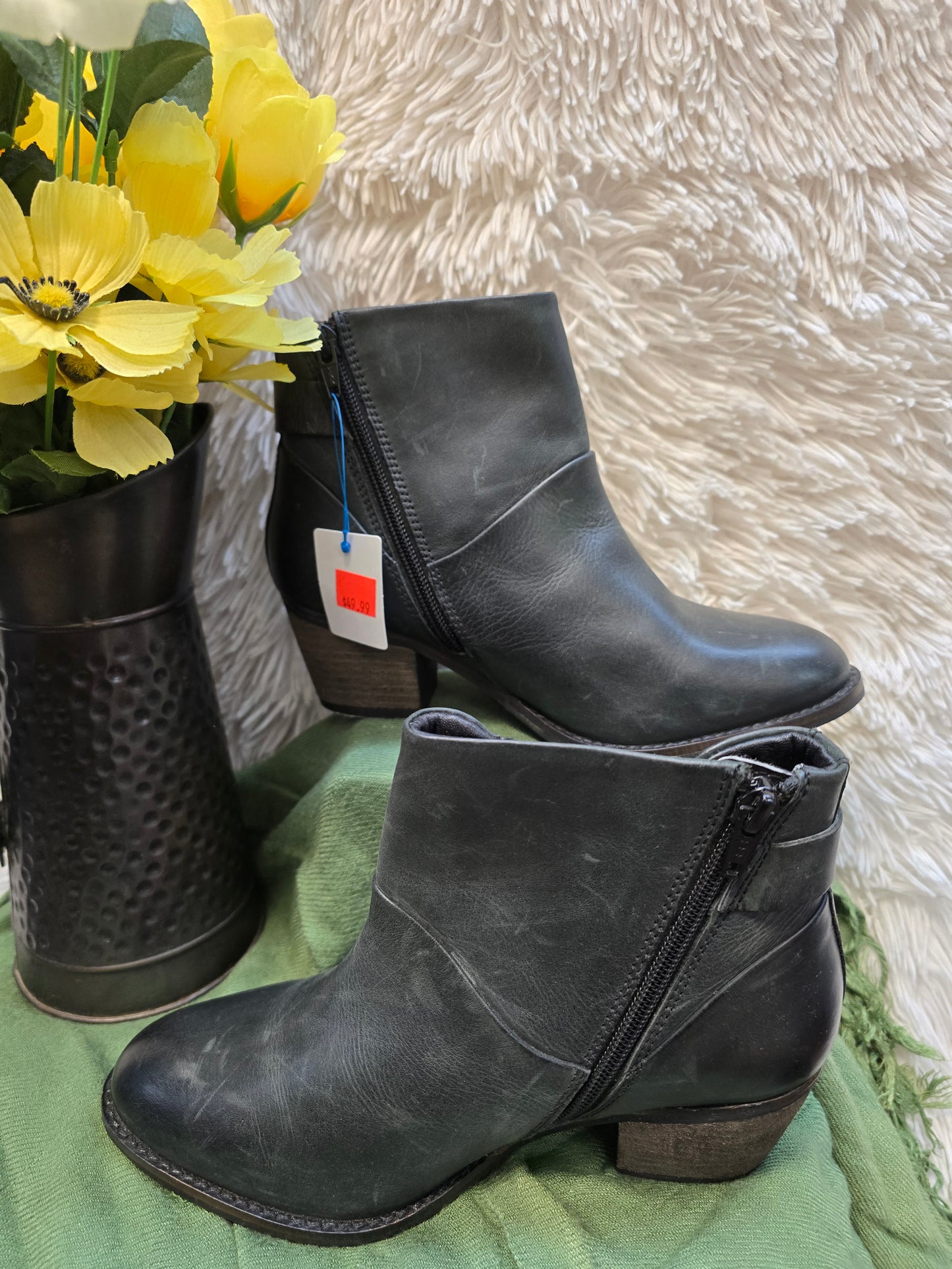 EARTH ANKLE BOOTS Women's 6 West Riverton Black Leather Booties size 7.5 image 0
