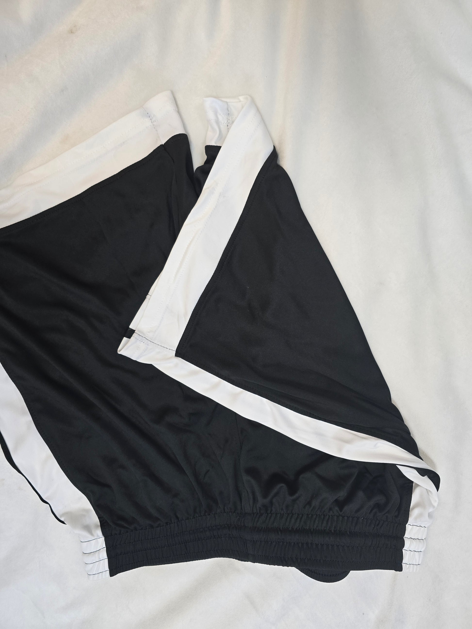 Set of 2 black and white boy shorts size L image 3
