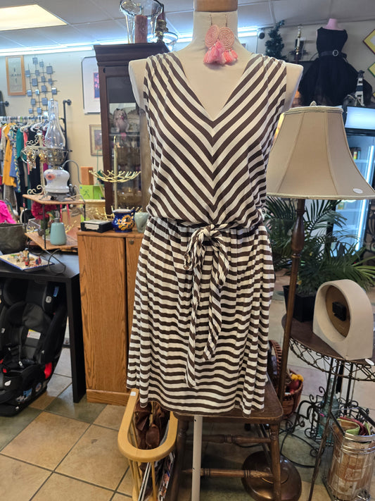 Talbot knee length 2 pocket dress image 0