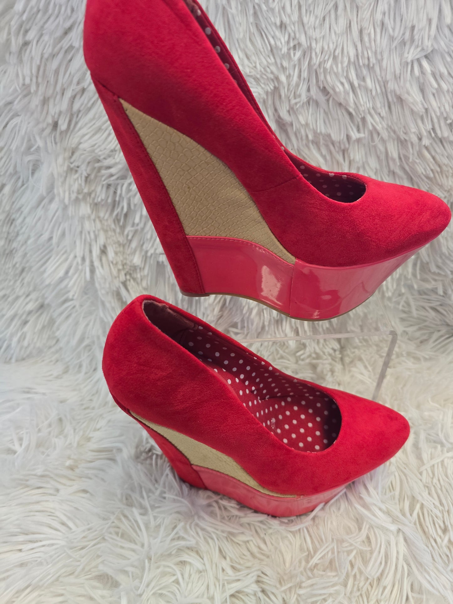 Red fashion shoe 6.5 image 1