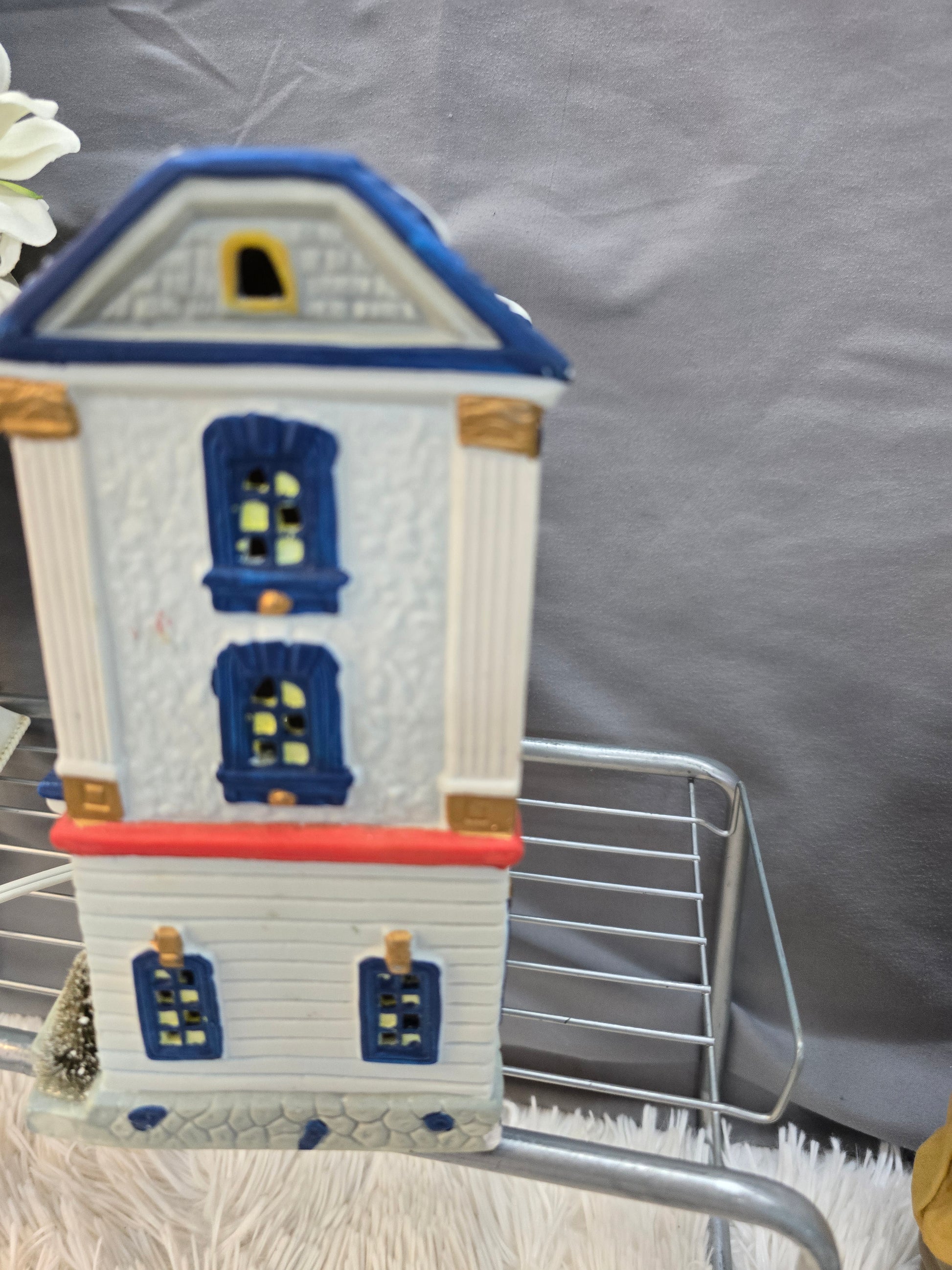 NOMA - Dickensville Collectibles  - Bank - 1995 image 2