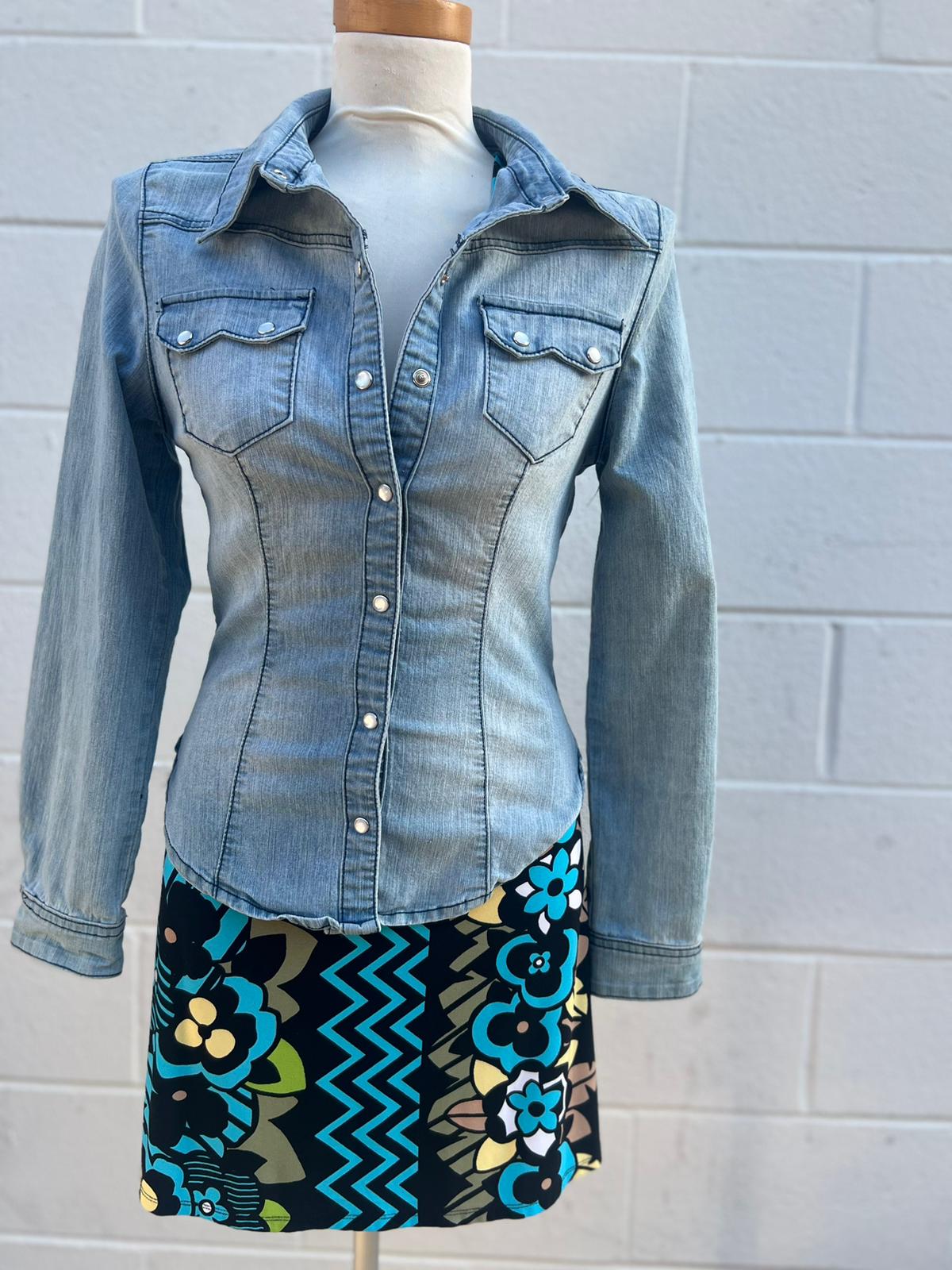 Jeans button front shirt Love culture M image 2