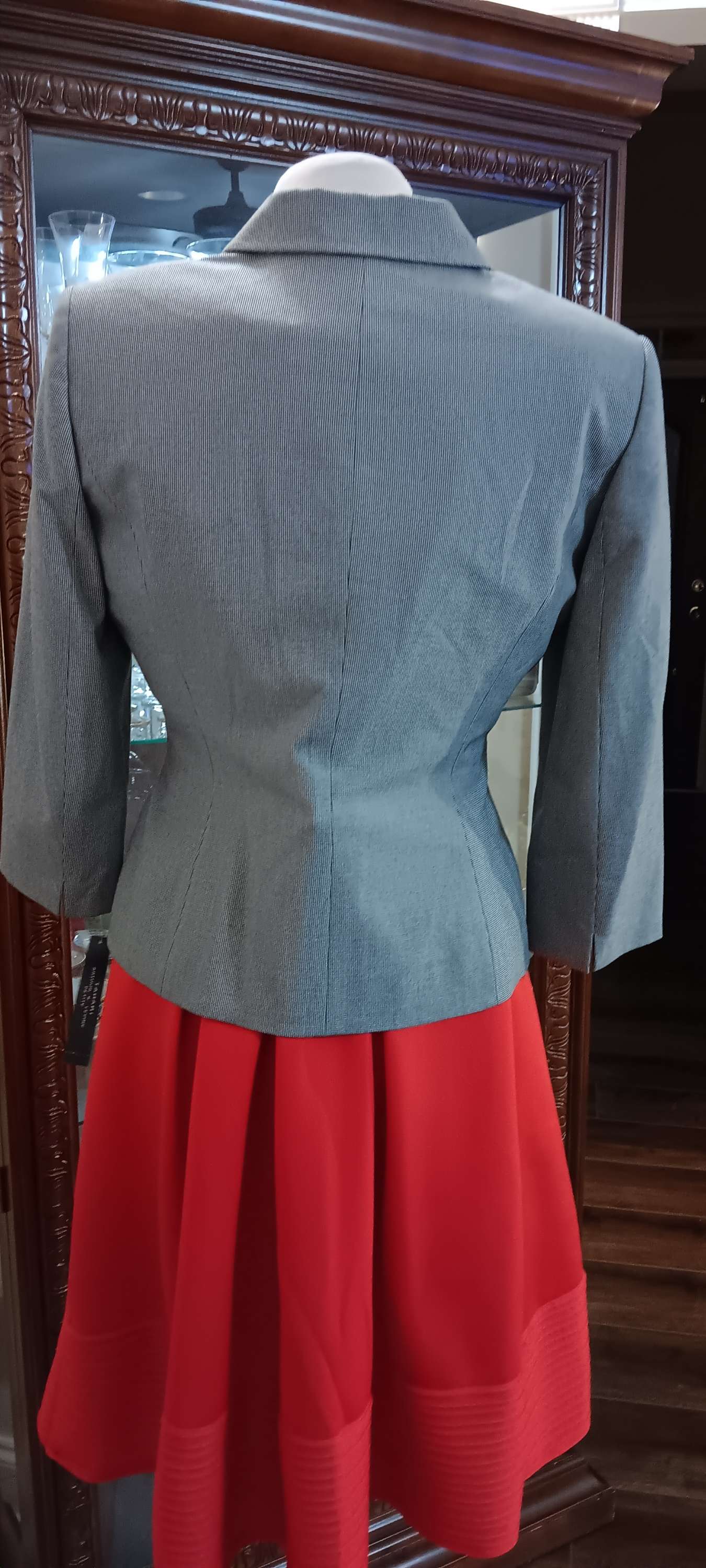 Tahari women blazer size 8P image 3