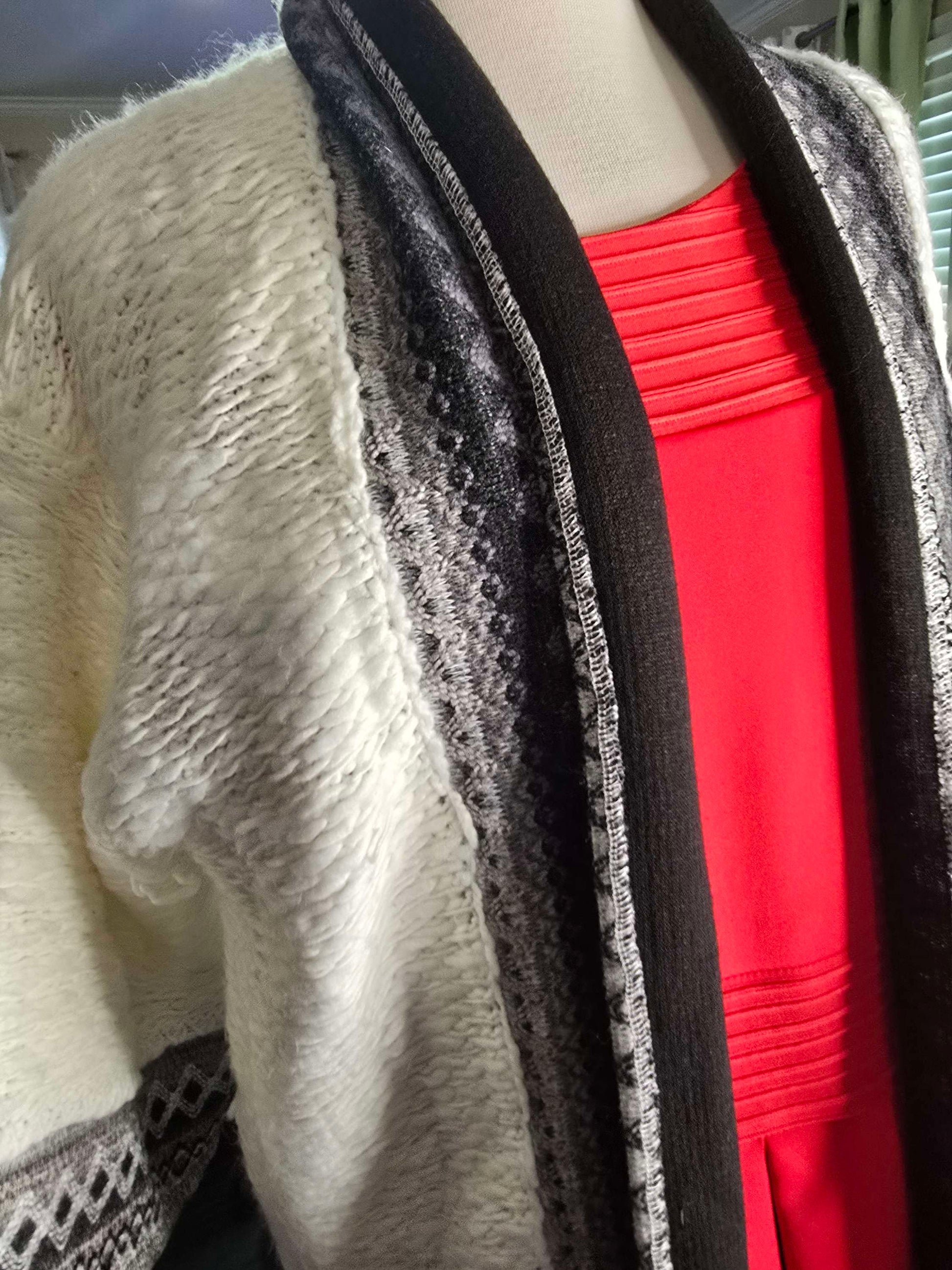 Wool white sweater image 4
