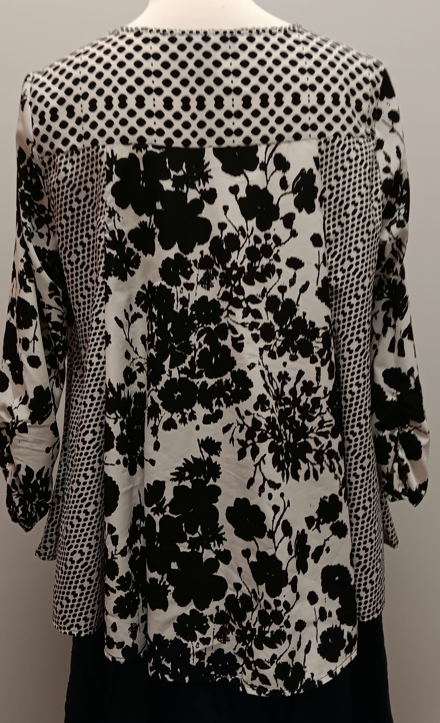 Black and white style and company blouse size small image 7