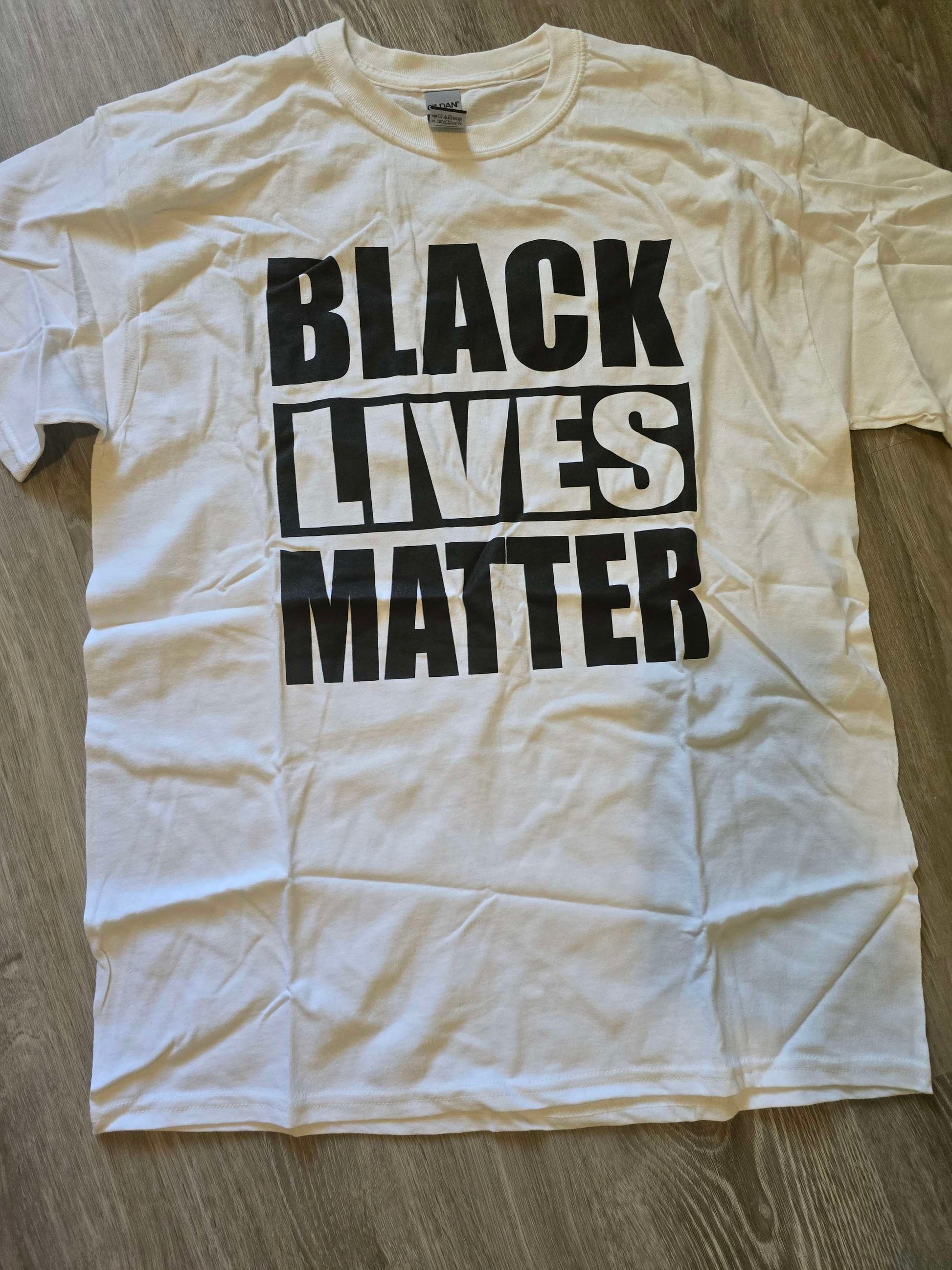 Black lives matter t-shirt size L image 2