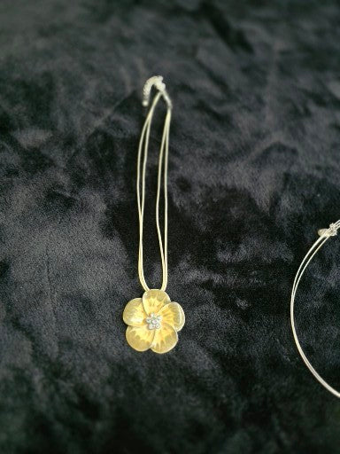 Necklace image 3