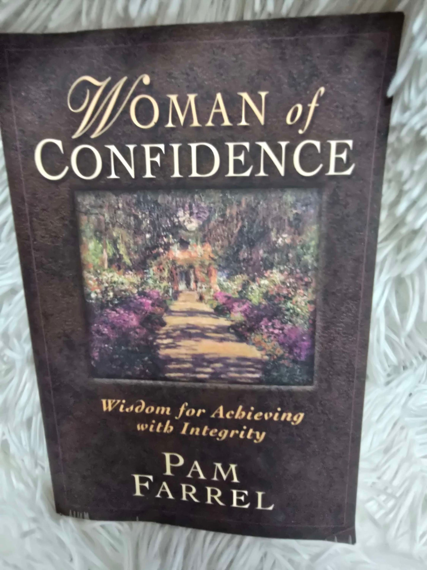 Woman of confidence image 0