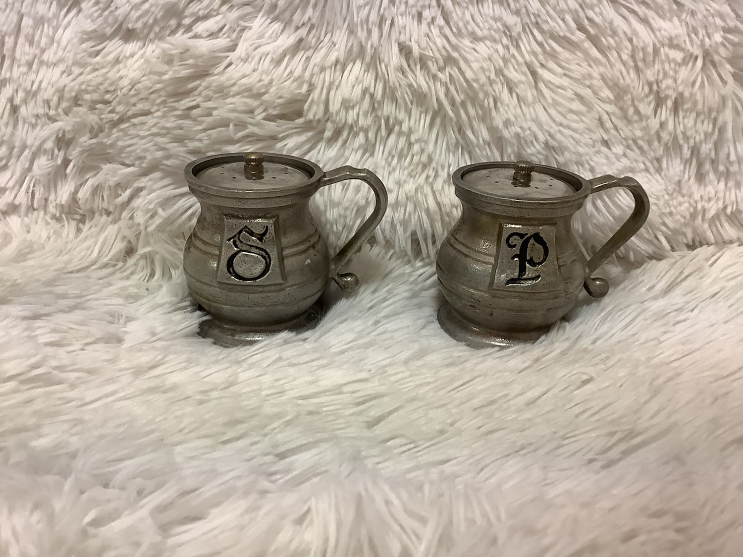Vintage Wilton Armetale RWP Pewter Salt & Pepper Shakers Plough Tavern image 3
