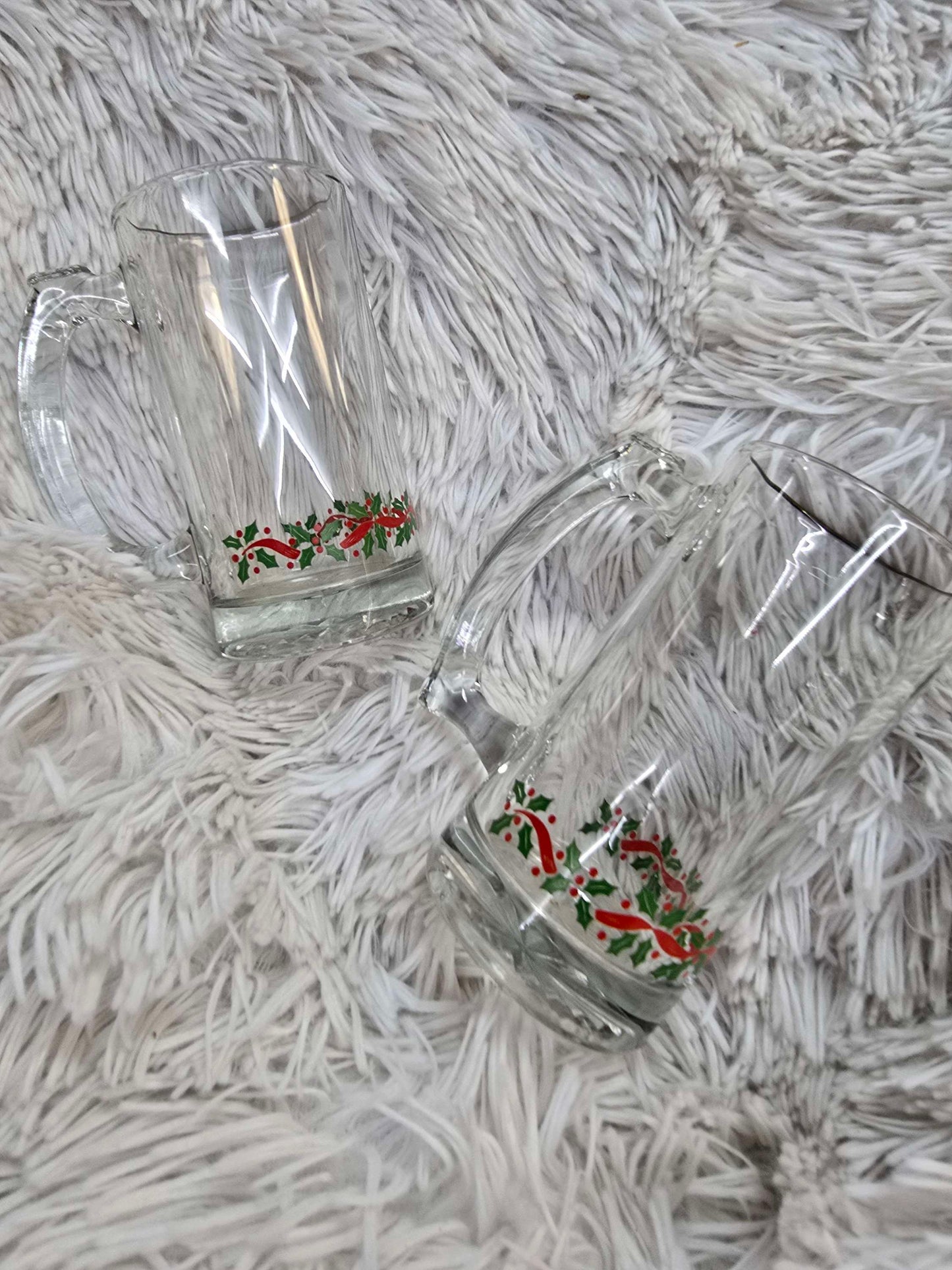 Set of 2 Vintage Holly Berry Mistletoe Christmas Beer Mugs w/ Gold Rim image 1