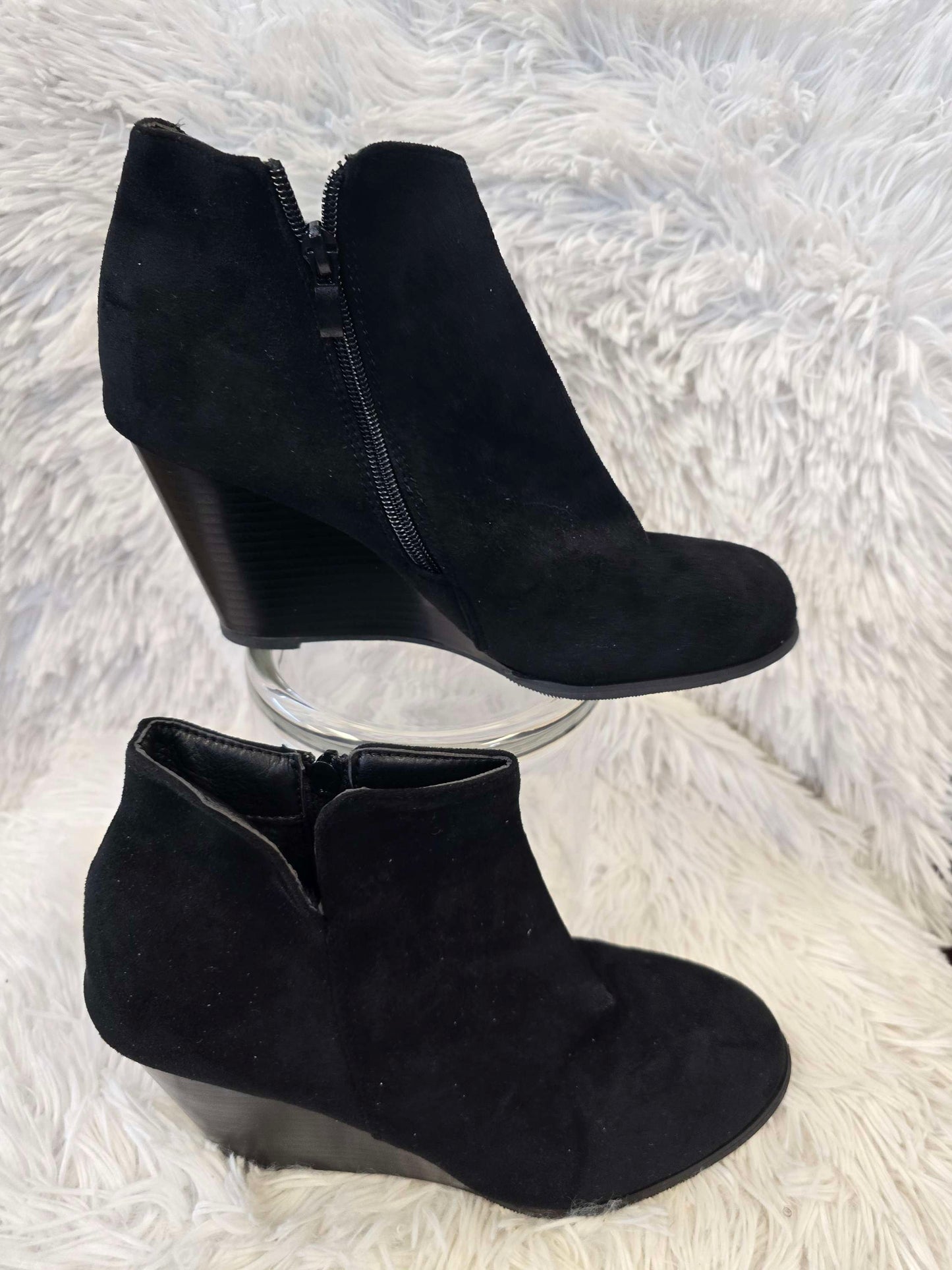Black boots image 0
