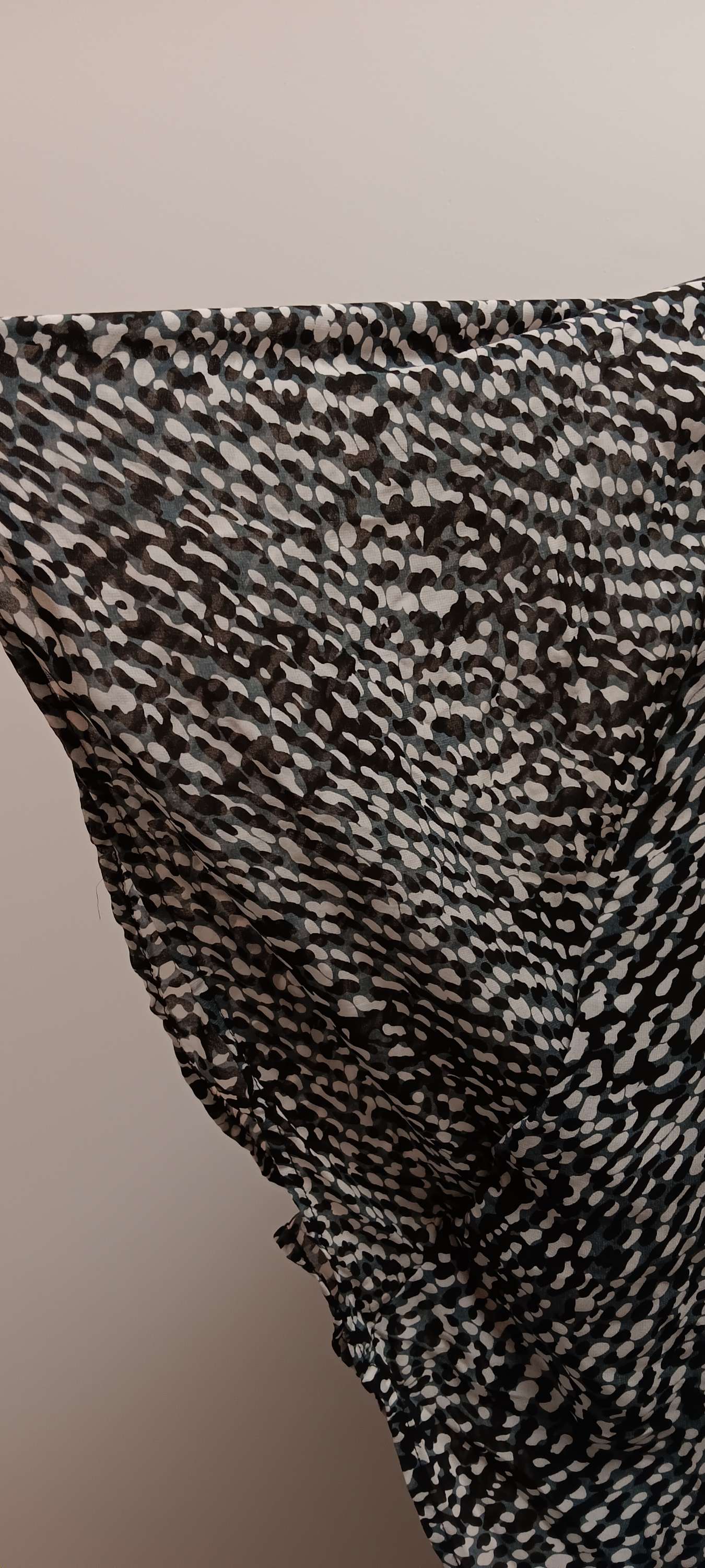 Black and white paraphrase blouse size XL image 7