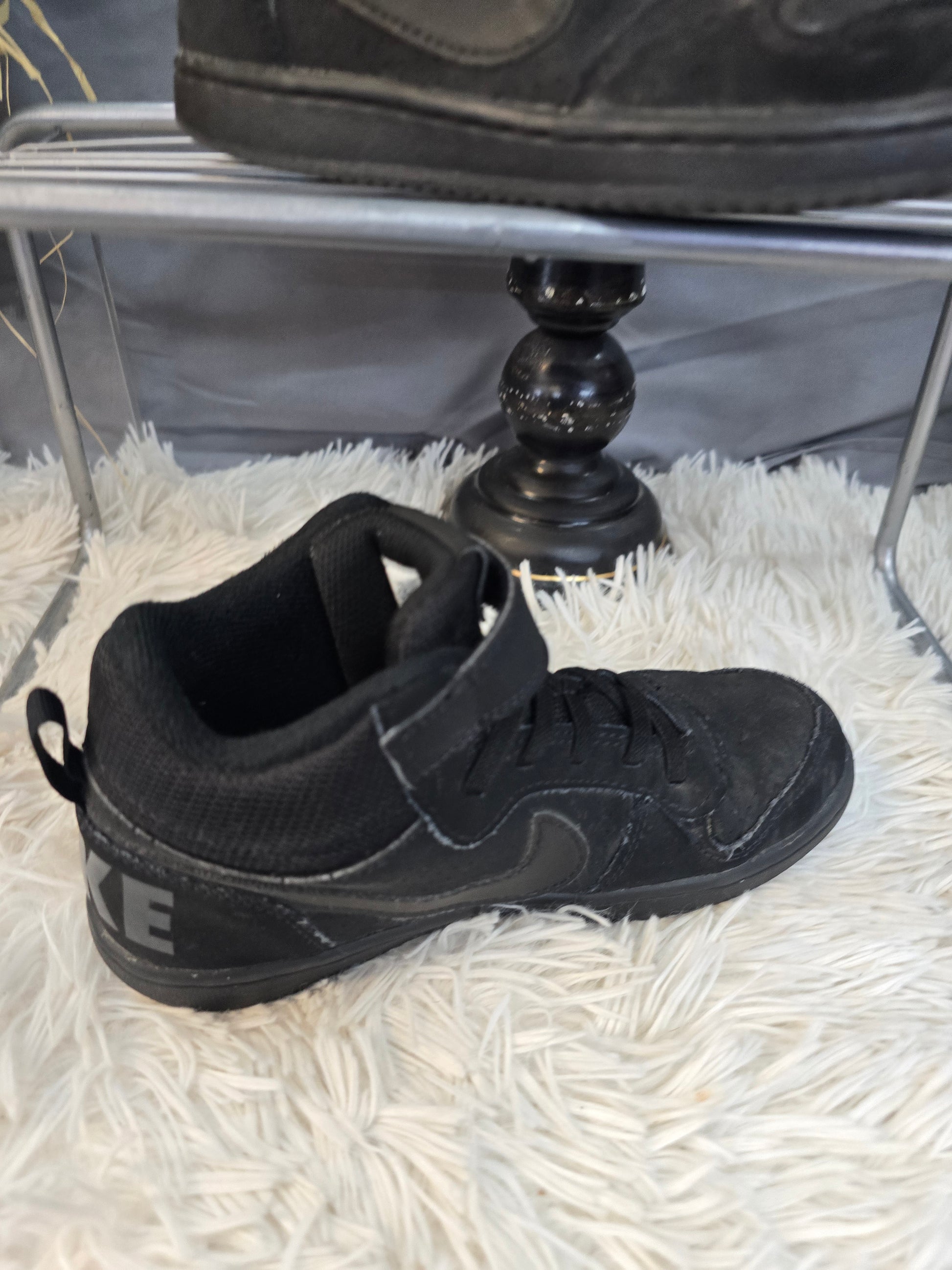 Nike youth size 2 image 1