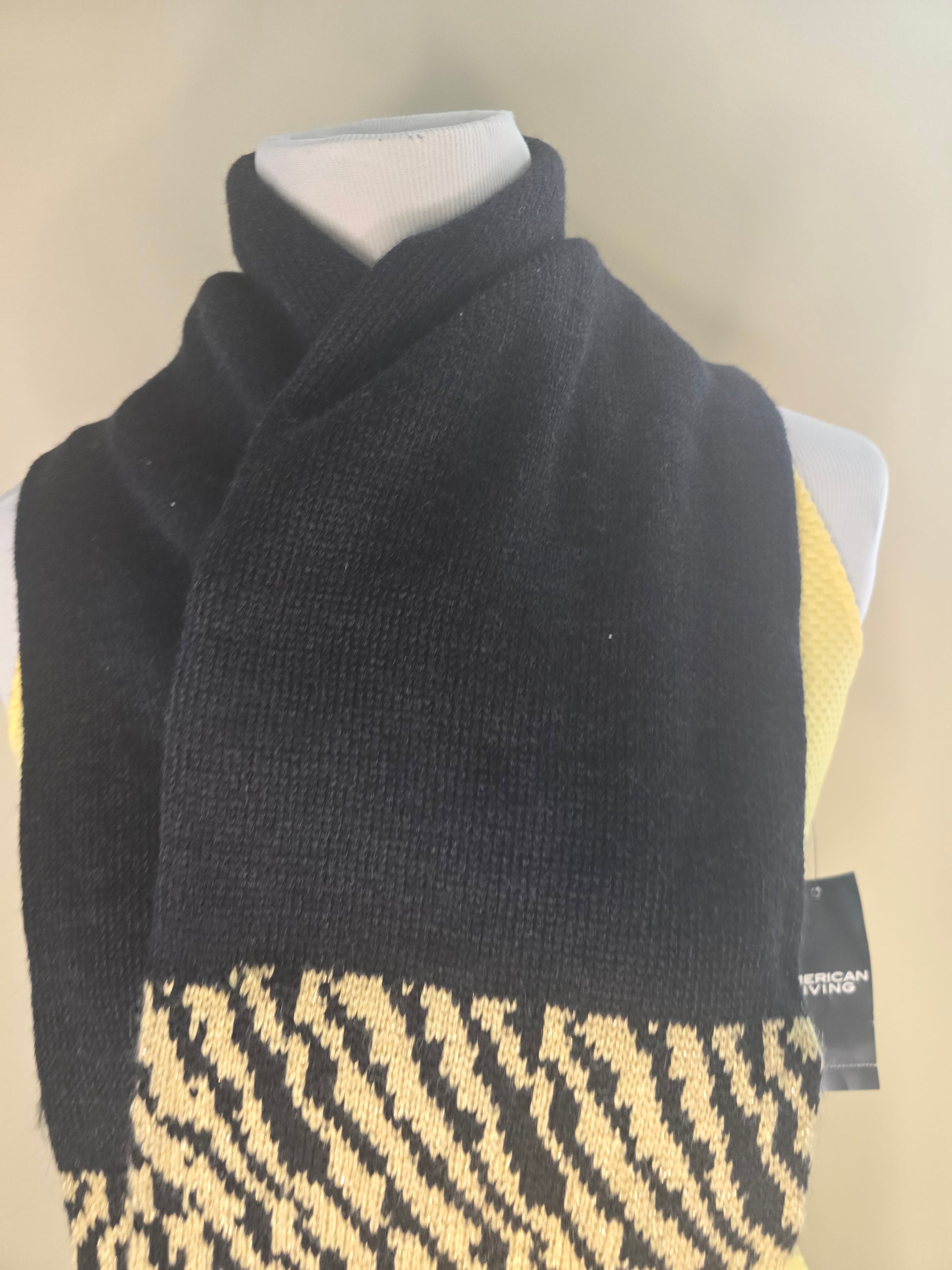 Black and gold scarf image 4