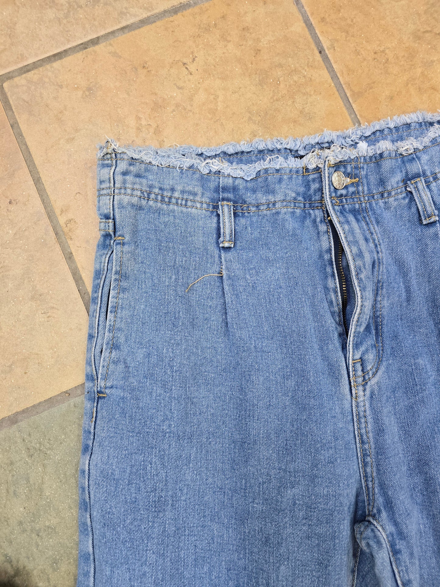Woman boyfriend jeans/denim size 8 image 1