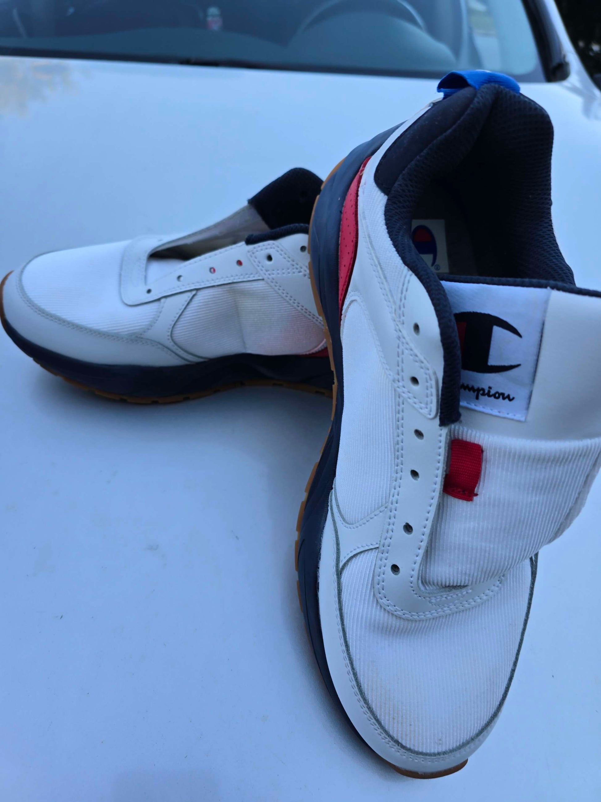 Champion classic sneaker size 7y image 0