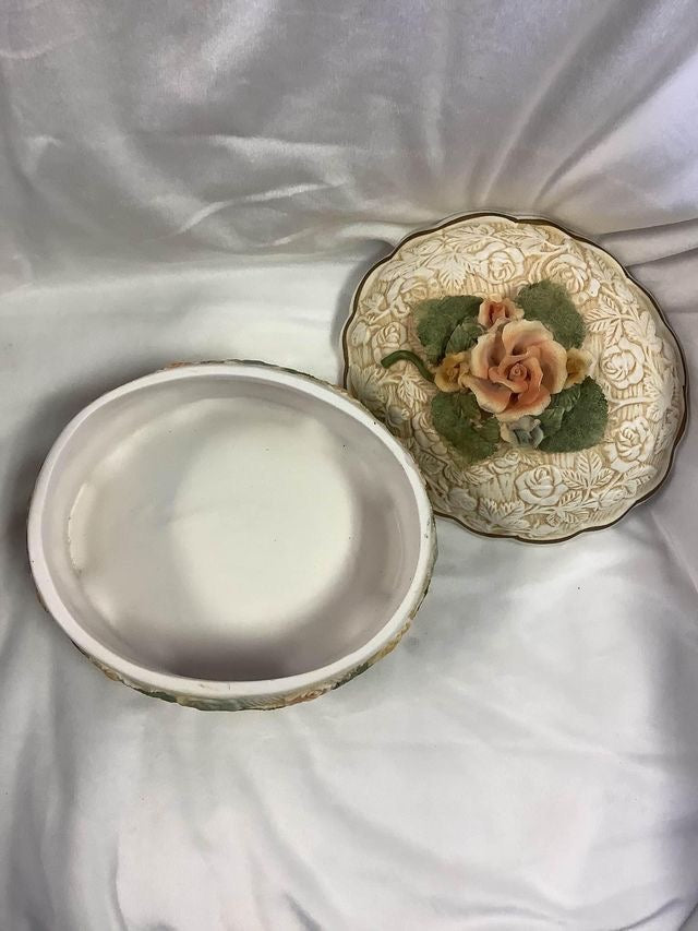 Vintage Two piece ceramic cover dish/powder dish/jewelry holder image 3