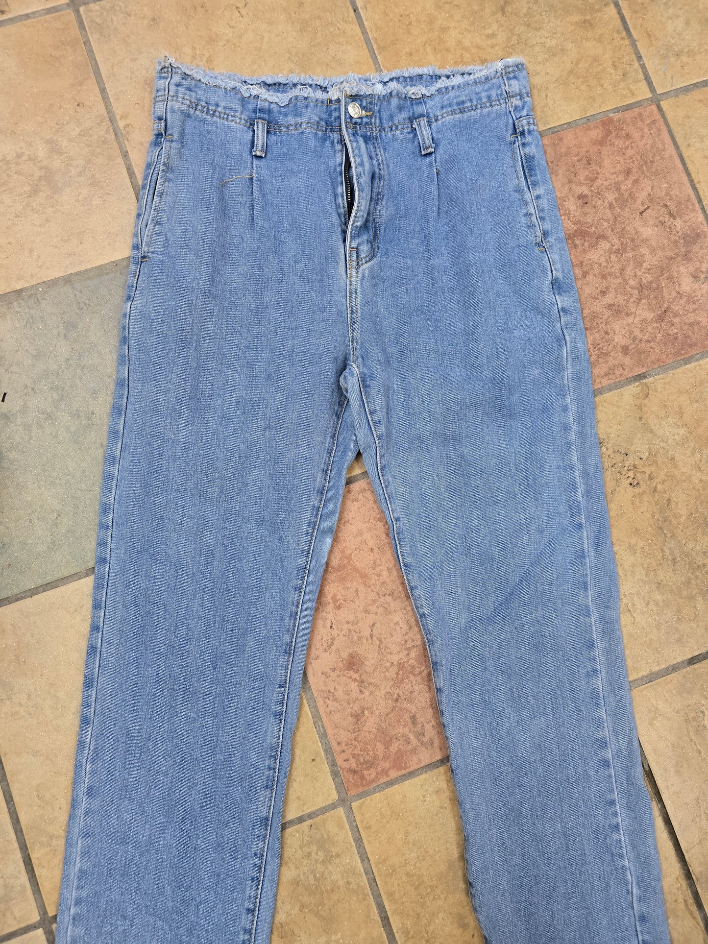 Woman boyfriend jeans/denim size 8 image 3