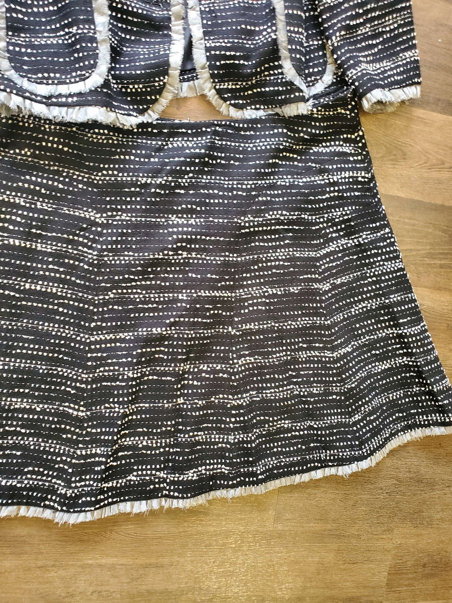 Style midnight velvet skirt suit size 24 image 5