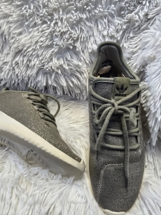 Women Adidas size 8 shoe image 0