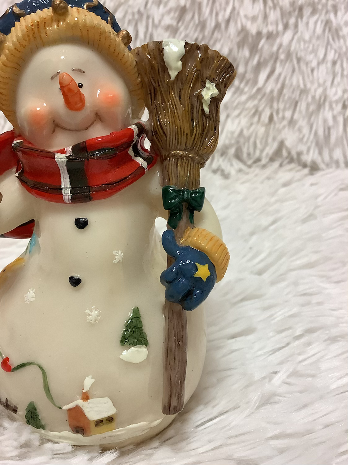Mini festive statue image 3