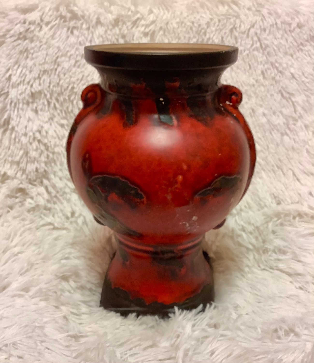 Red flower vase image 0