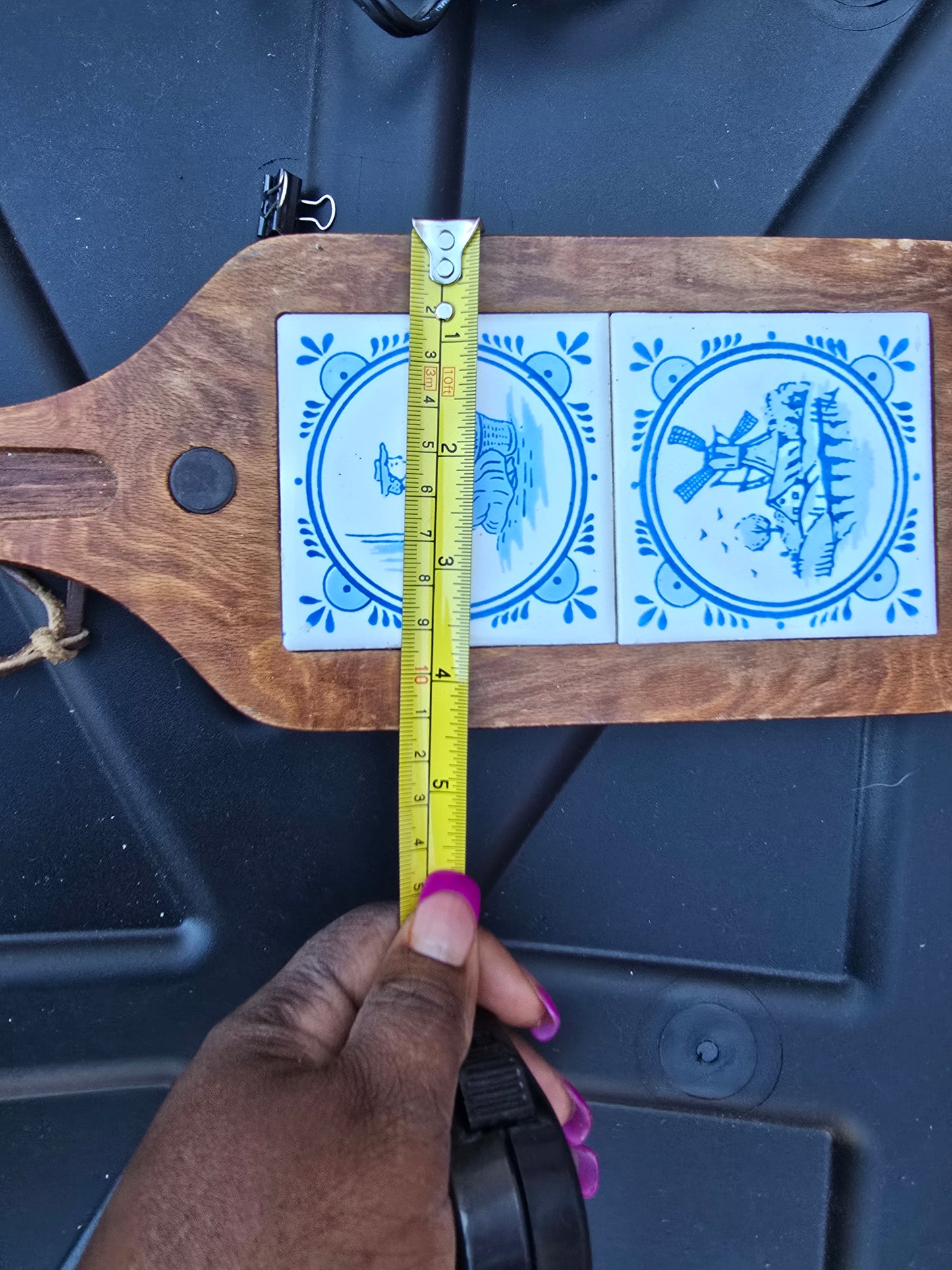 Delft Tile  & Wood Cheese Cutting Board Paddle Blue Holland Decor Vtg image 2
