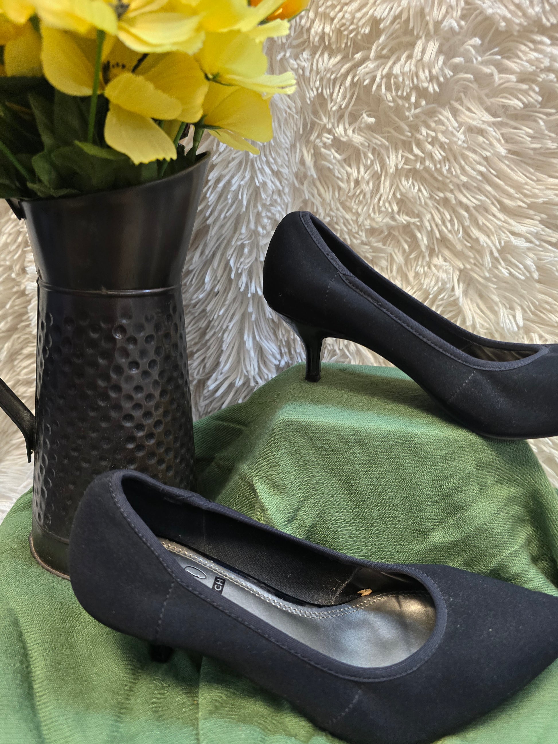 Impo black small heel shoe size 6.5 image 2