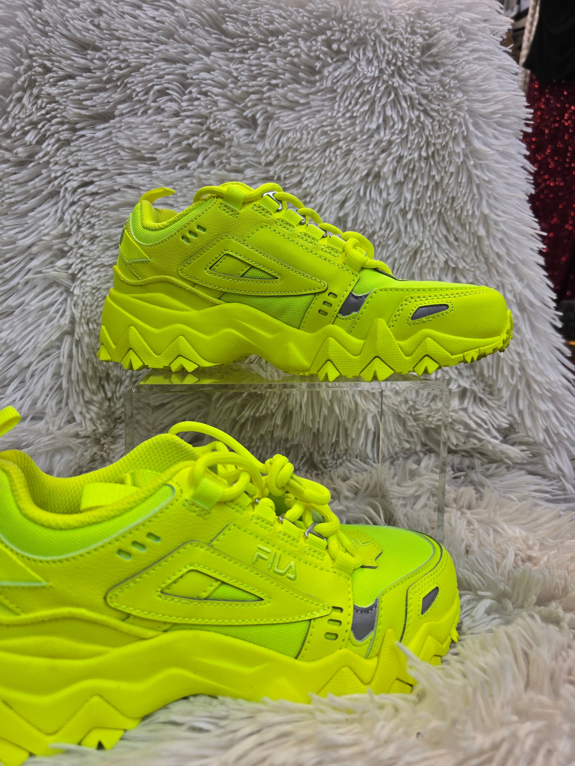 Woman Fila shoe size 6.5 image 0